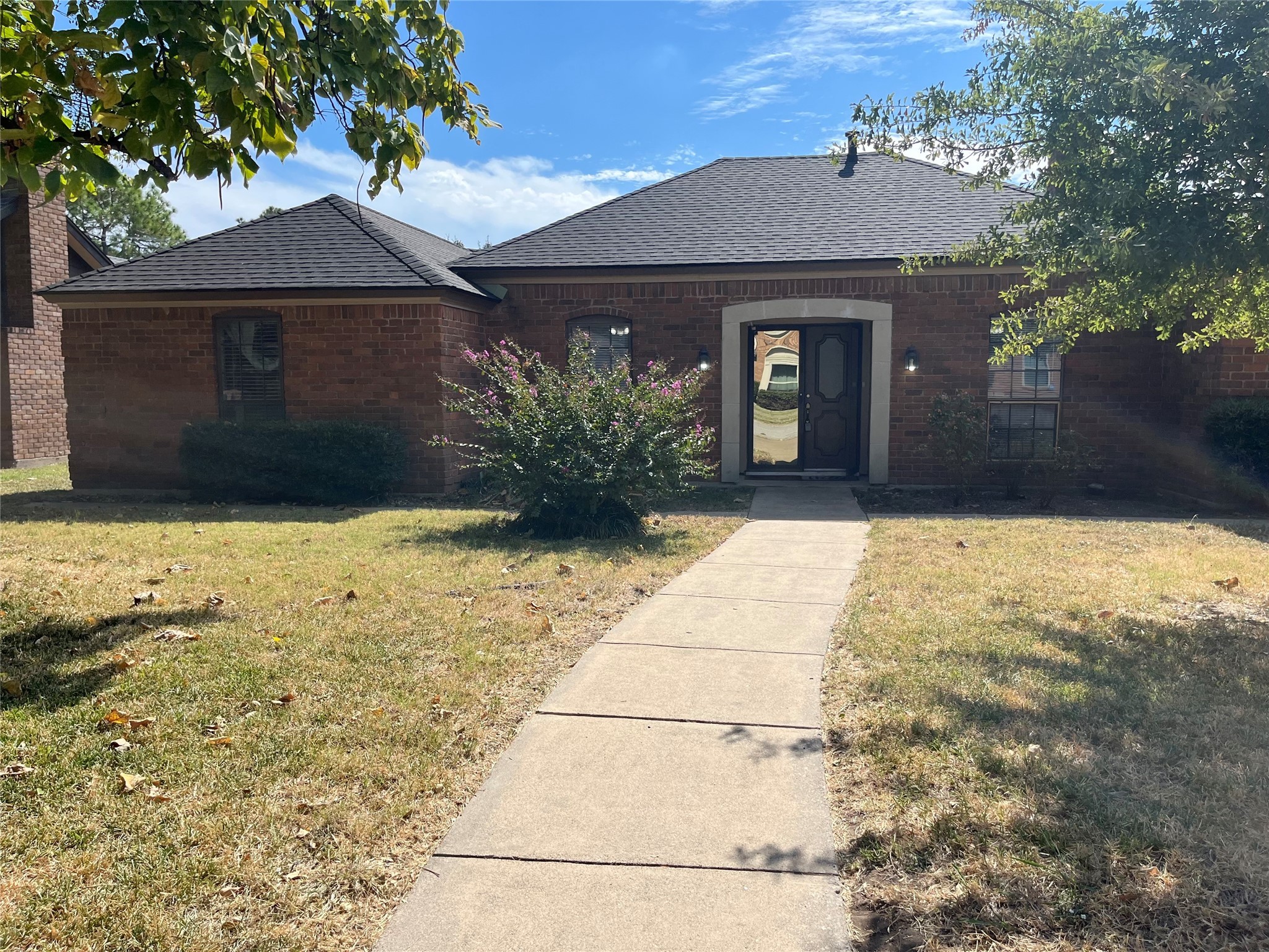 213 Circleview Drive S