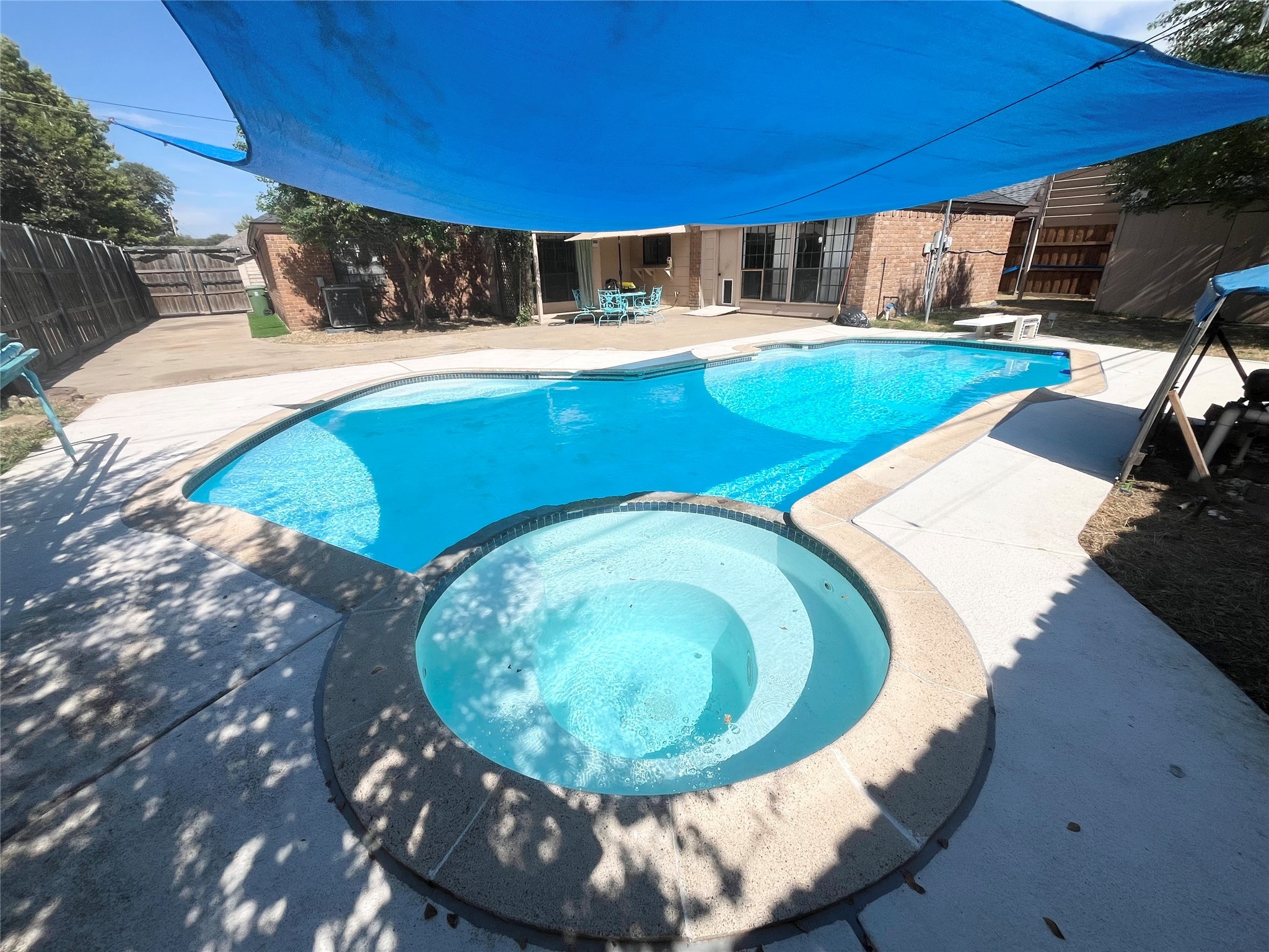 213 Circleview Drive S