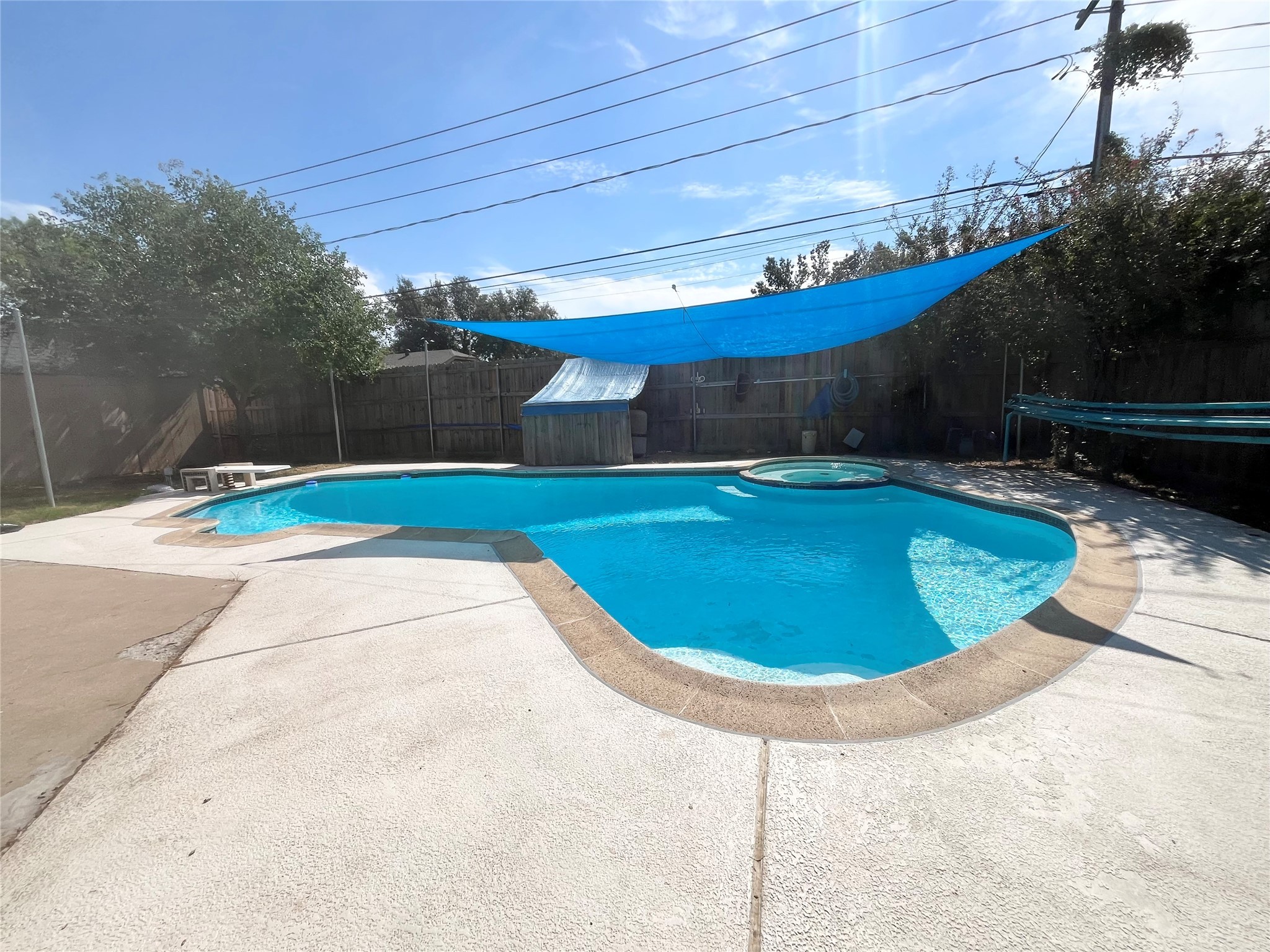 213 Circleview Drive S