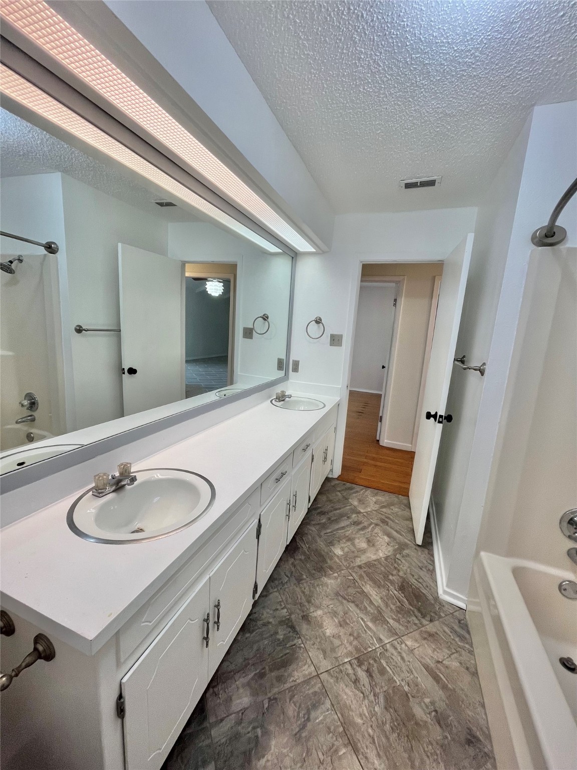 213 Circleview Drive S