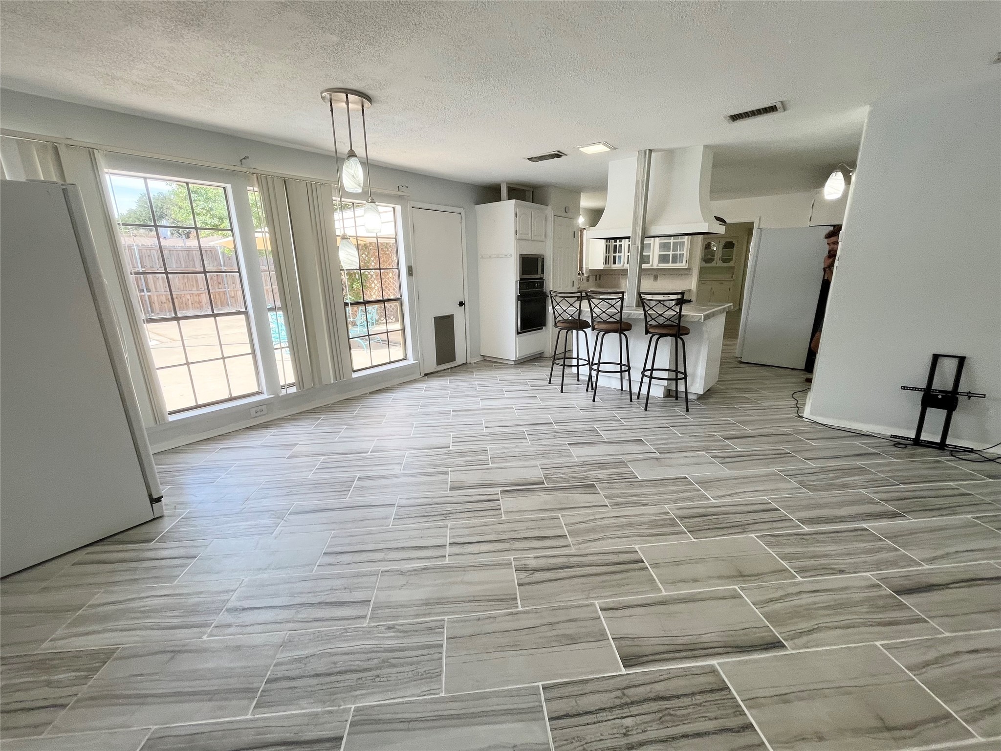 213 Circleview Drive S