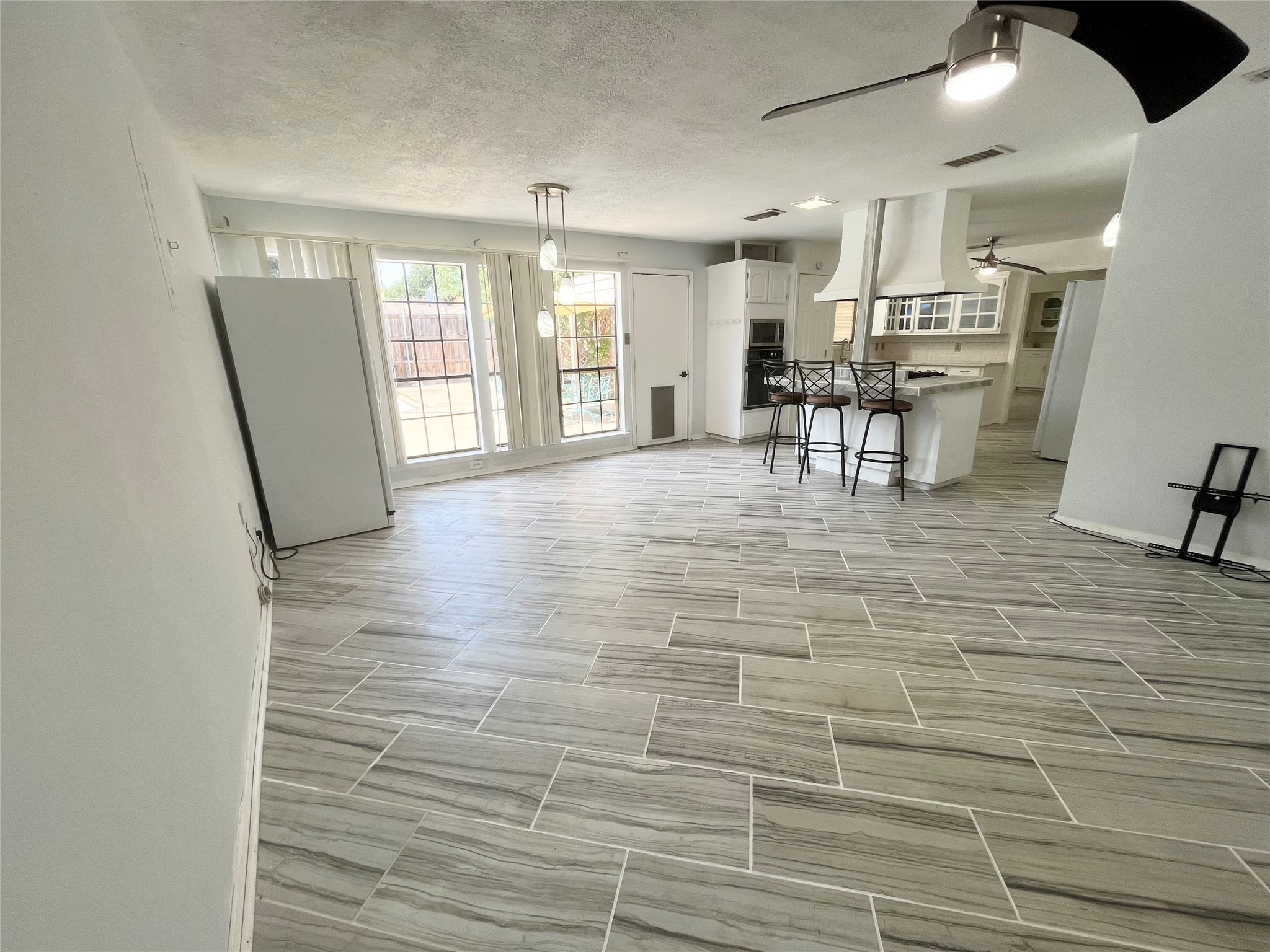 213 Circleview Drive S