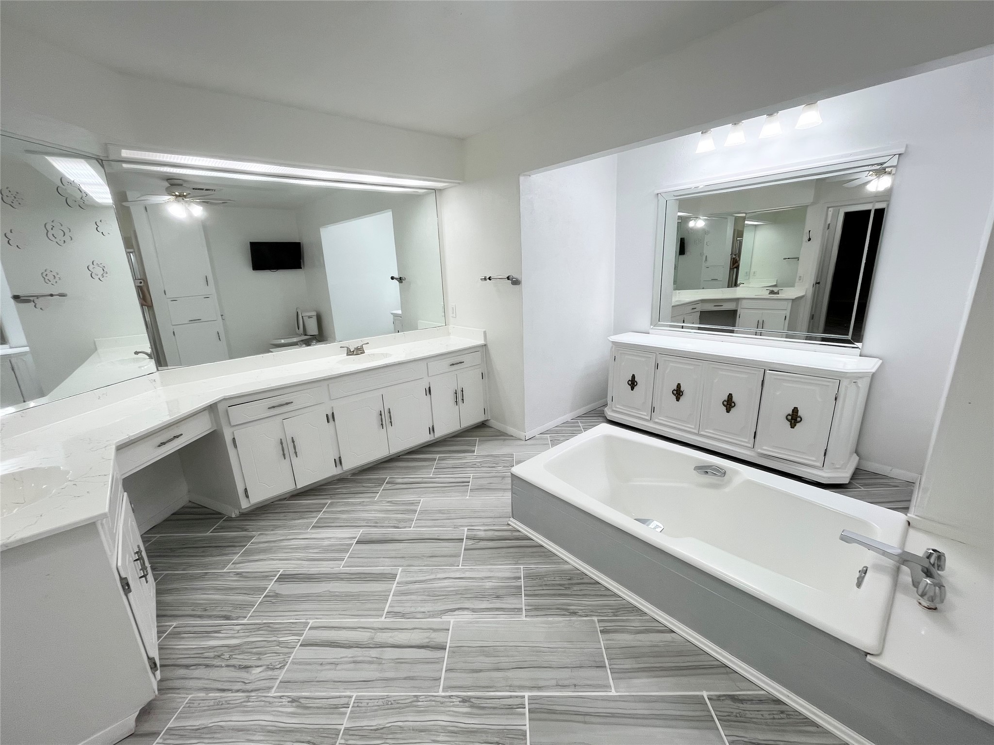 213 Circleview Drive S