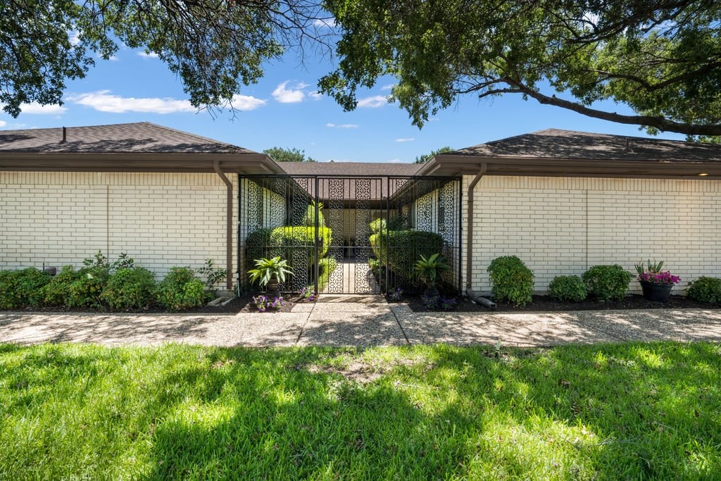 5115 Ledgestone Drive