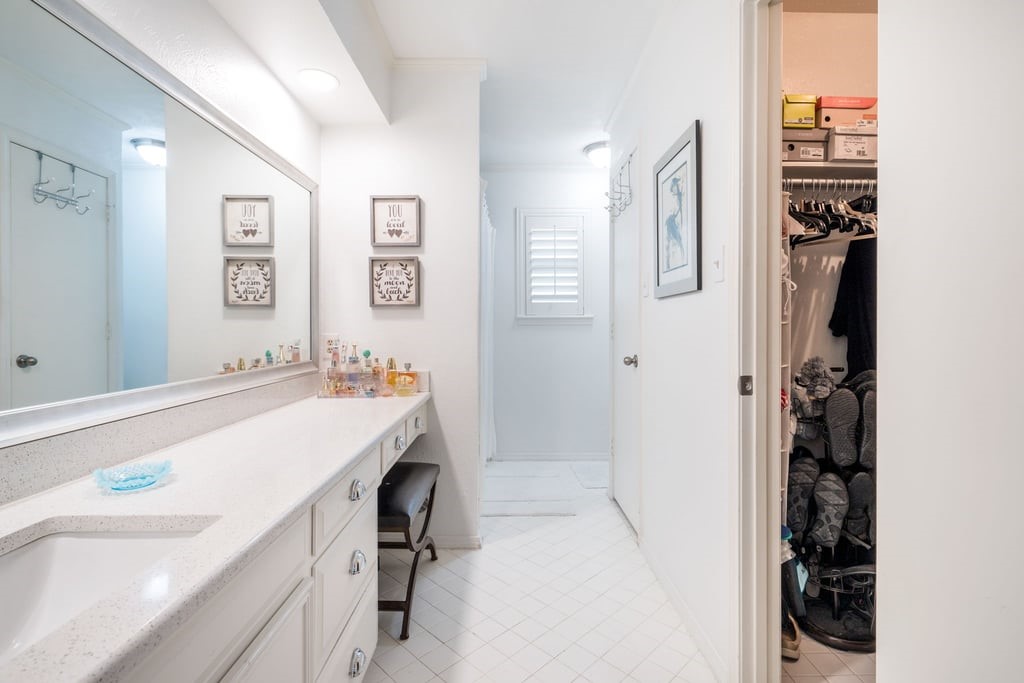 5115 Ledgestone Drive