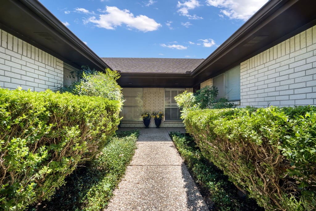 5115 Ledgestone Drive