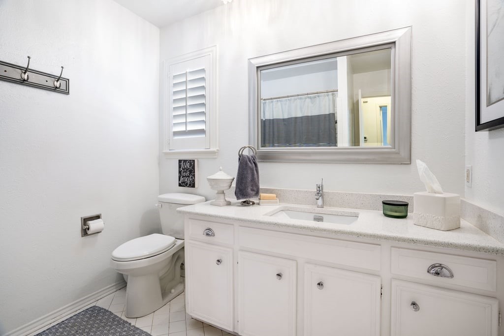 5115 Ledgestone Drive