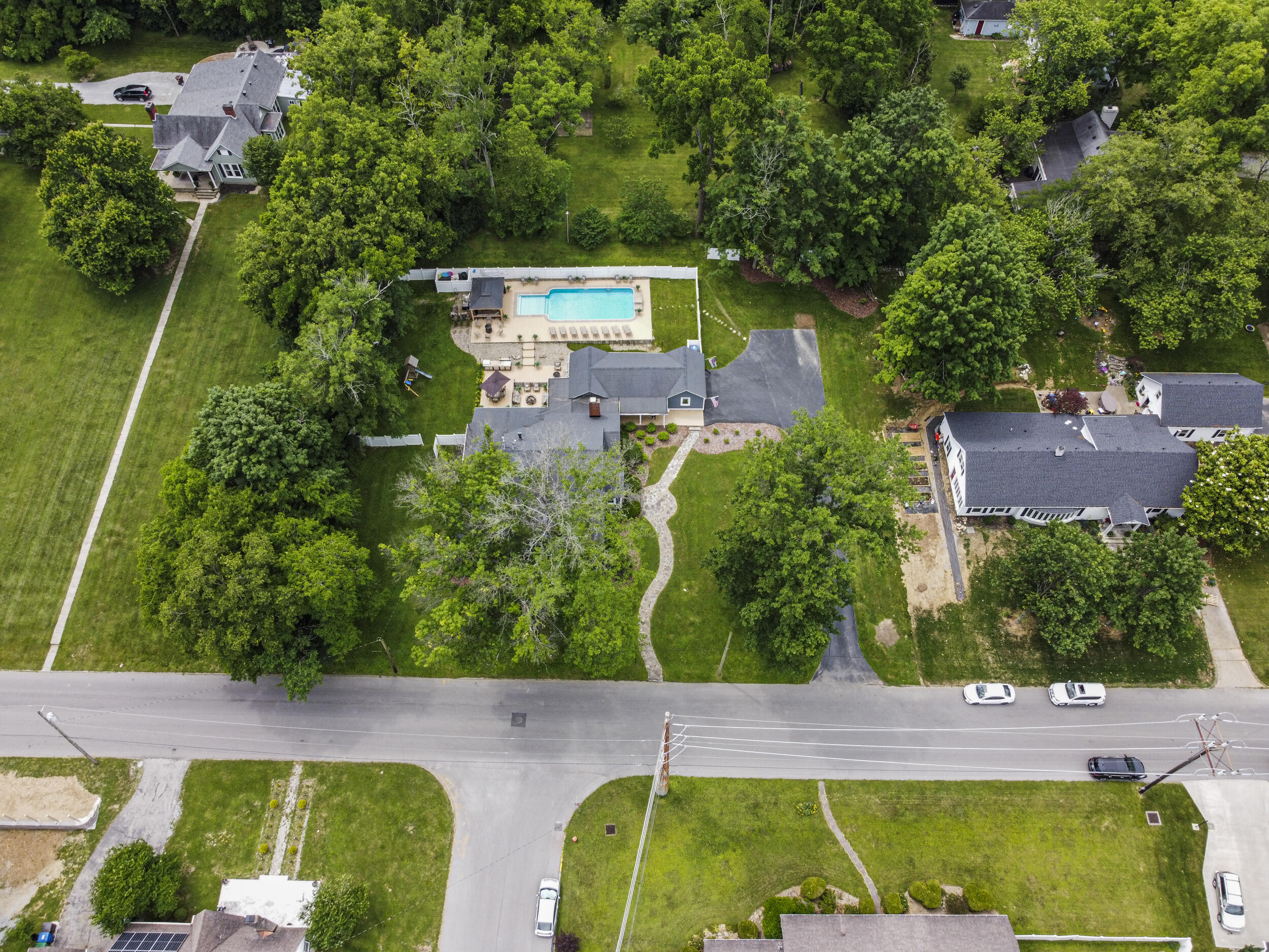 4 Moundale Avenue