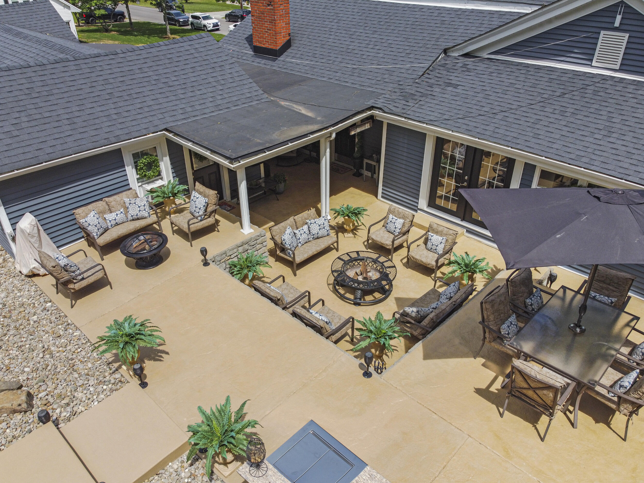 4 Moundale Avenue
