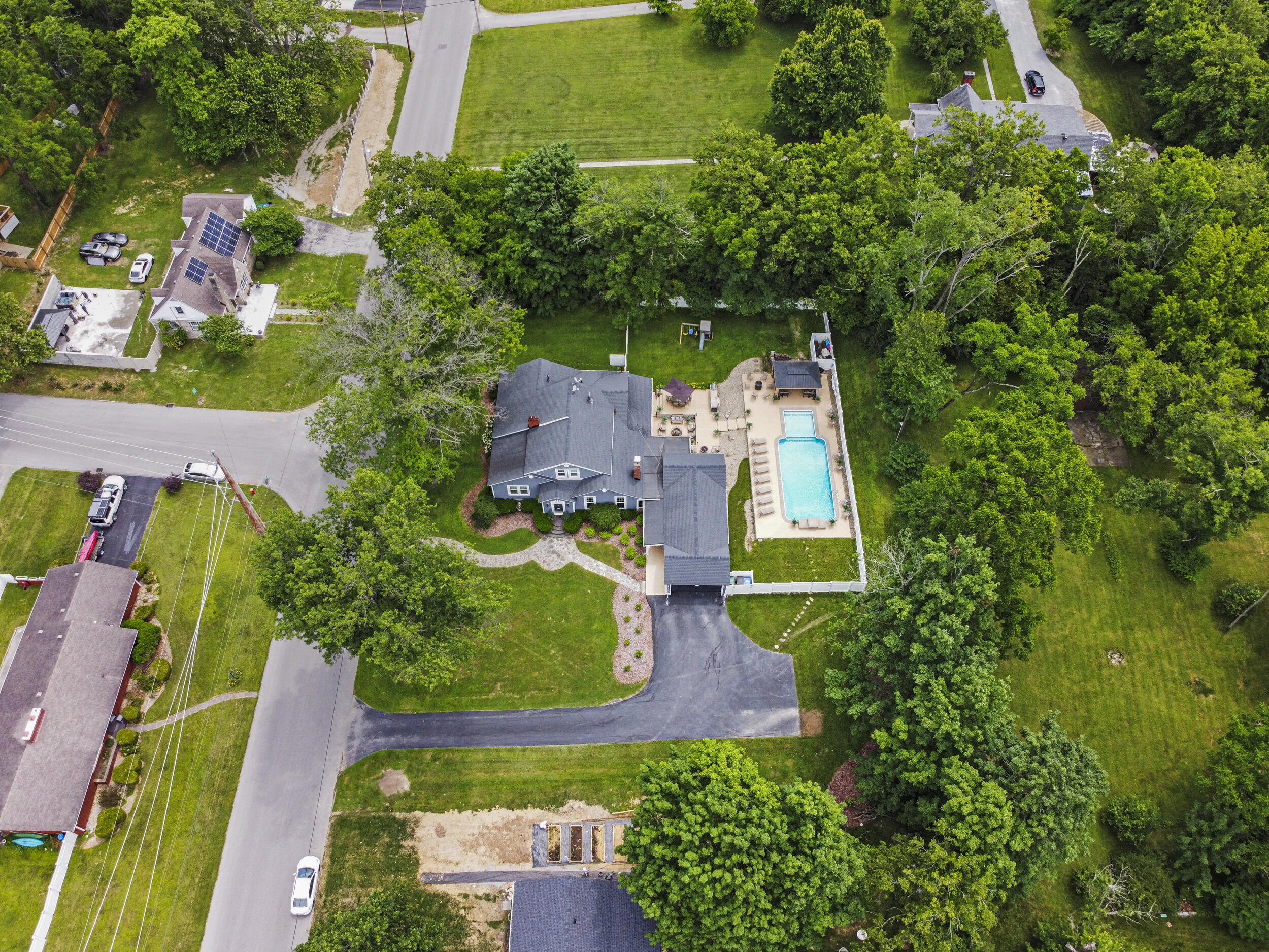 4 Moundale Avenue
