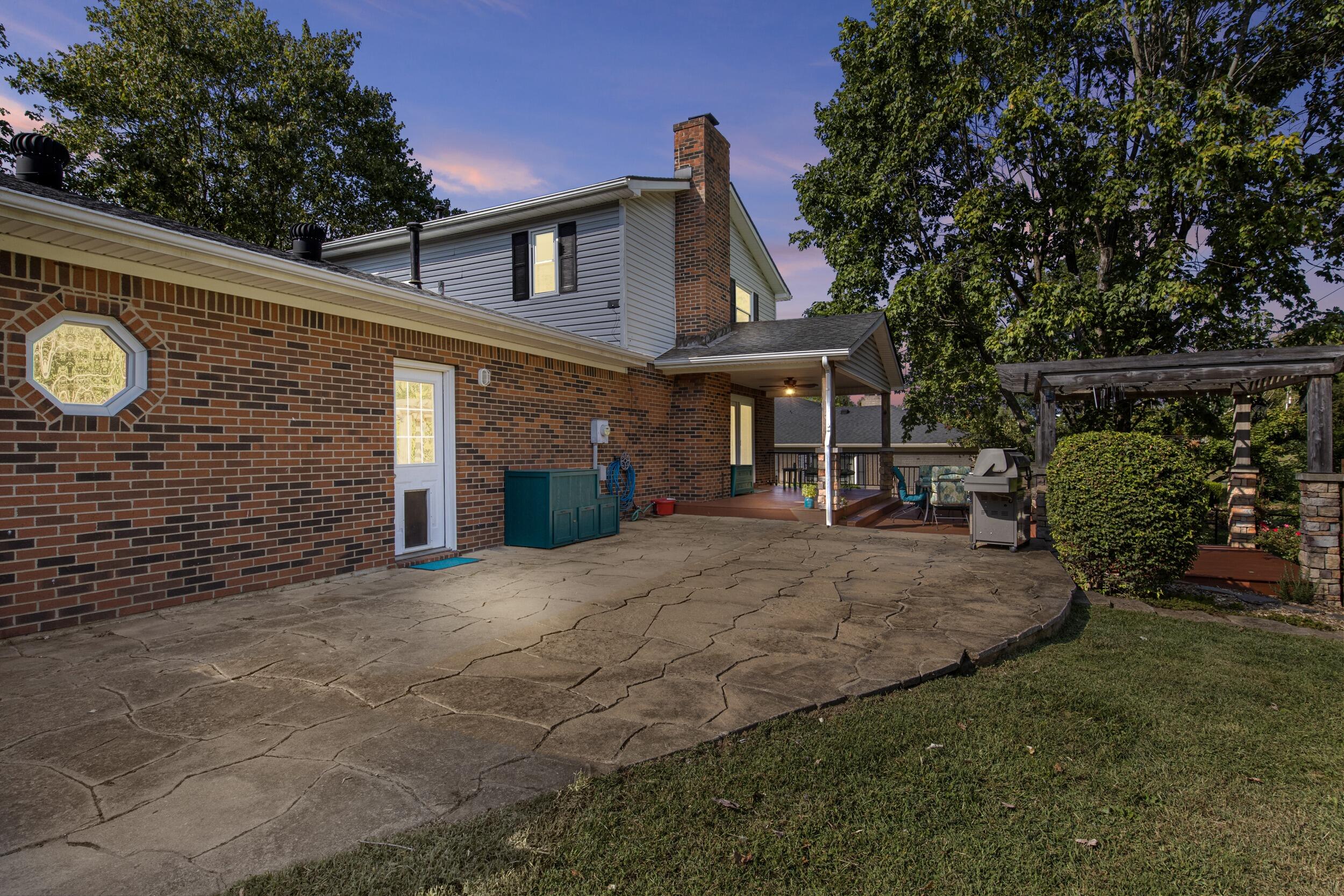 1012 Walker Way
