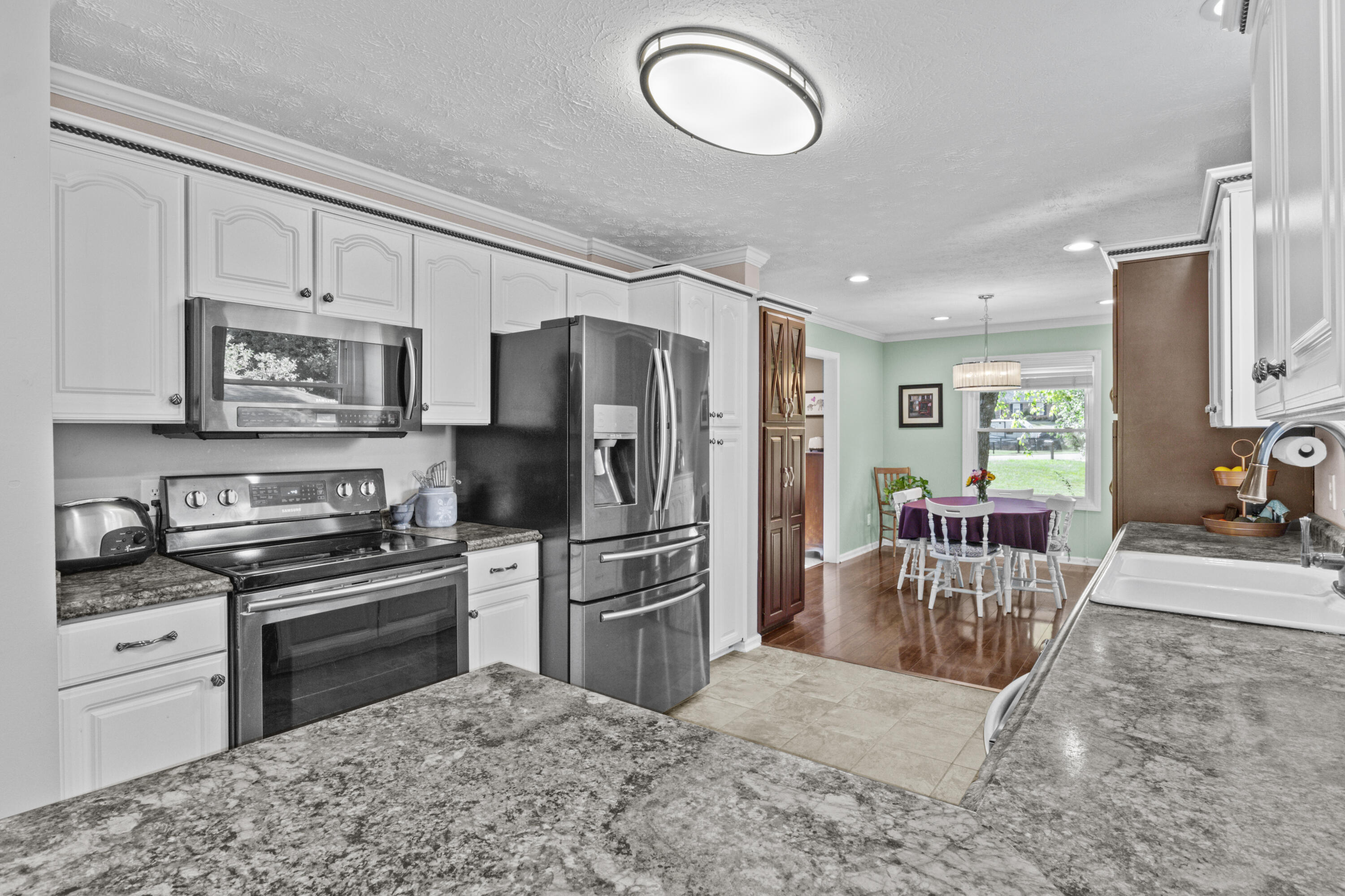 1012 Walker Way