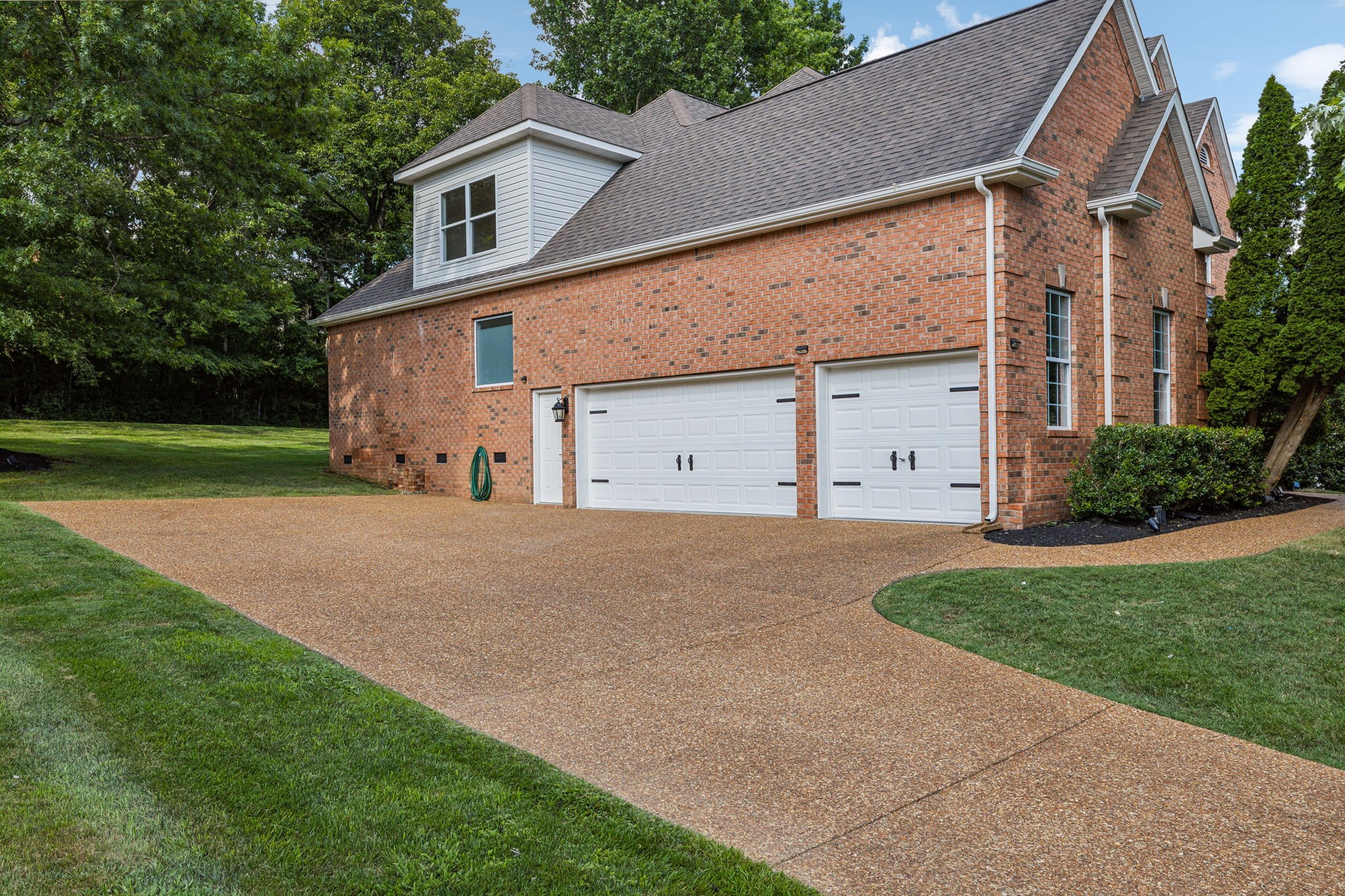 608 Sunnybrook Dr