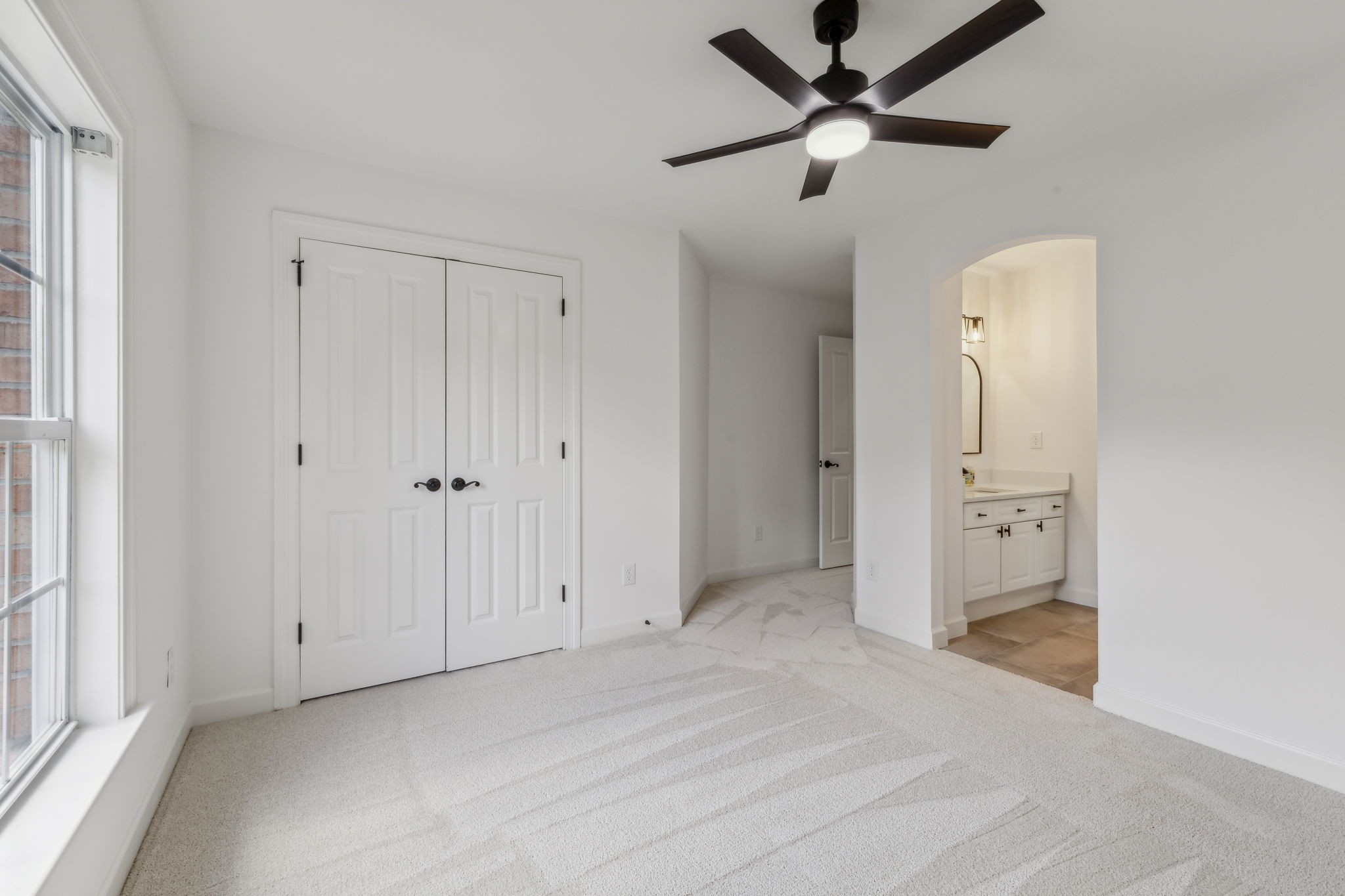 608 Sunnybrook Dr