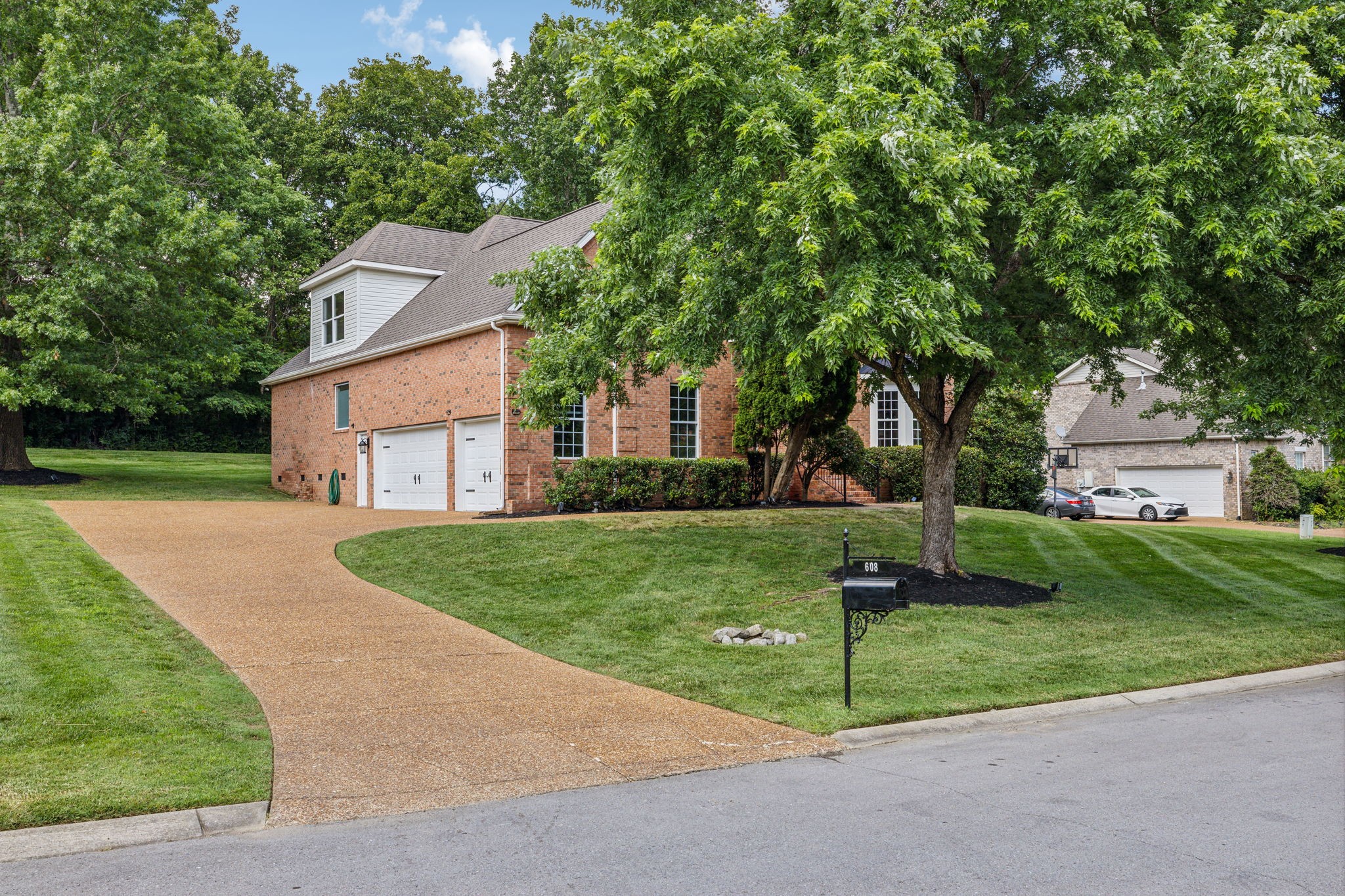 608 Sunnybrook Dr