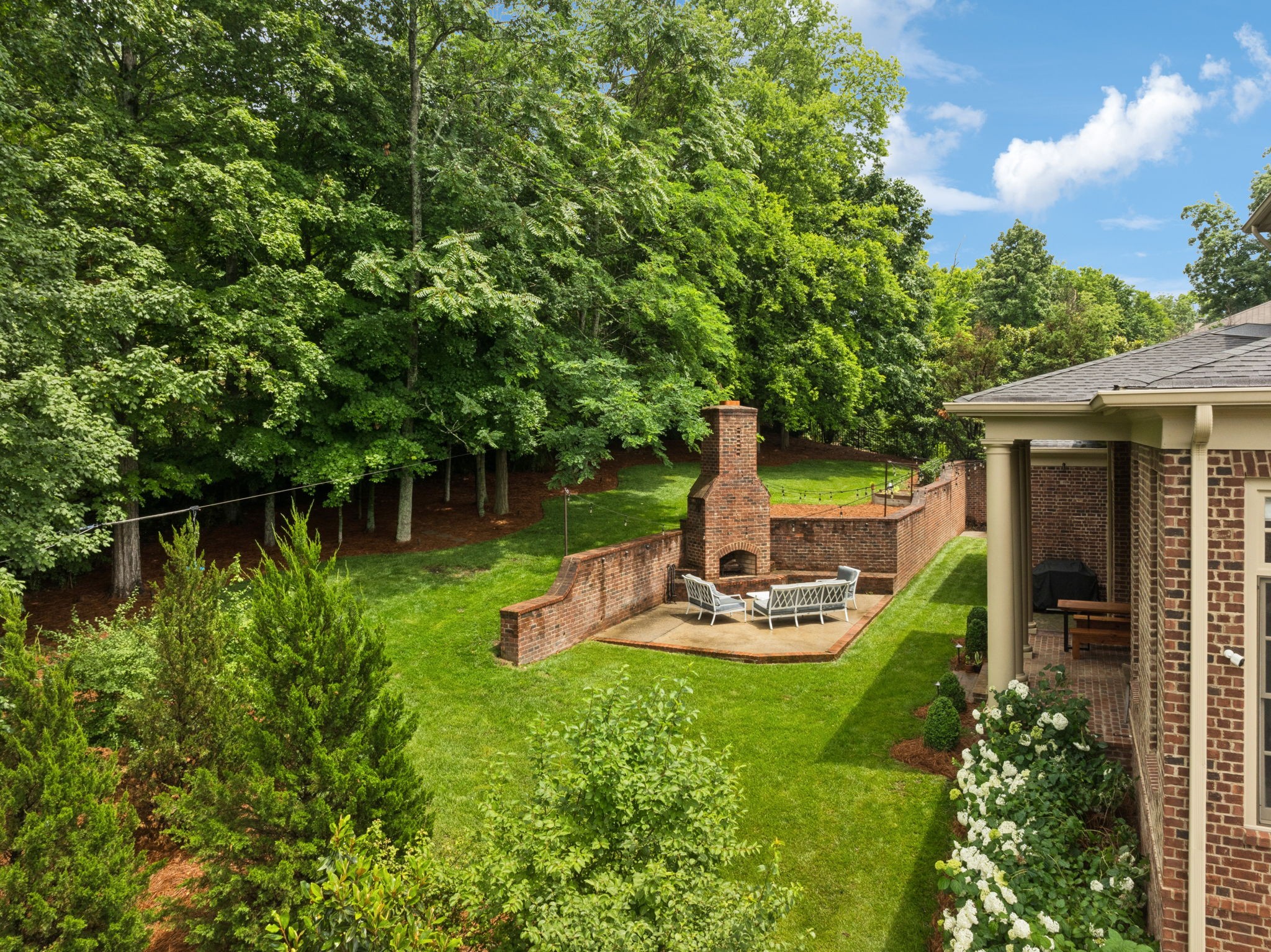 5516 Iron Gate Dr