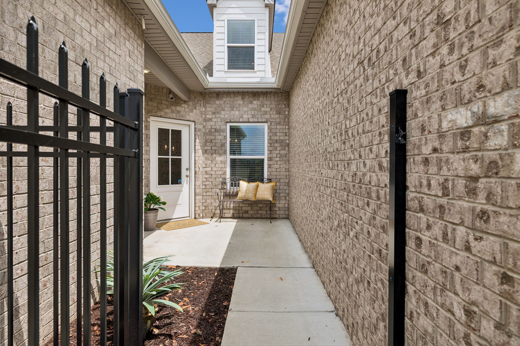 2330 Laurelstone Dr