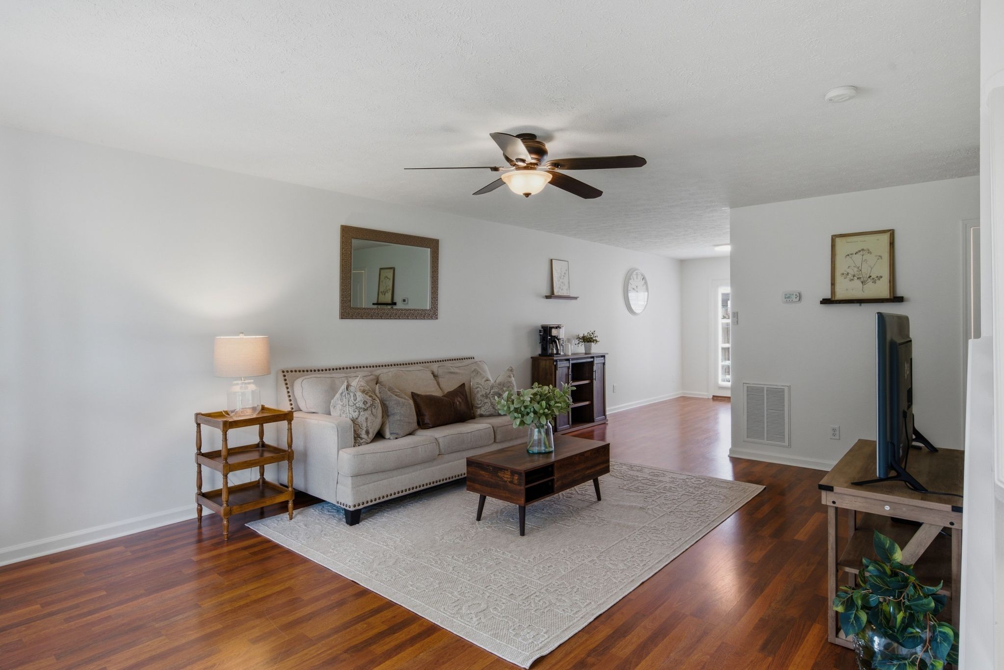 919 Seven Oaks Blvd