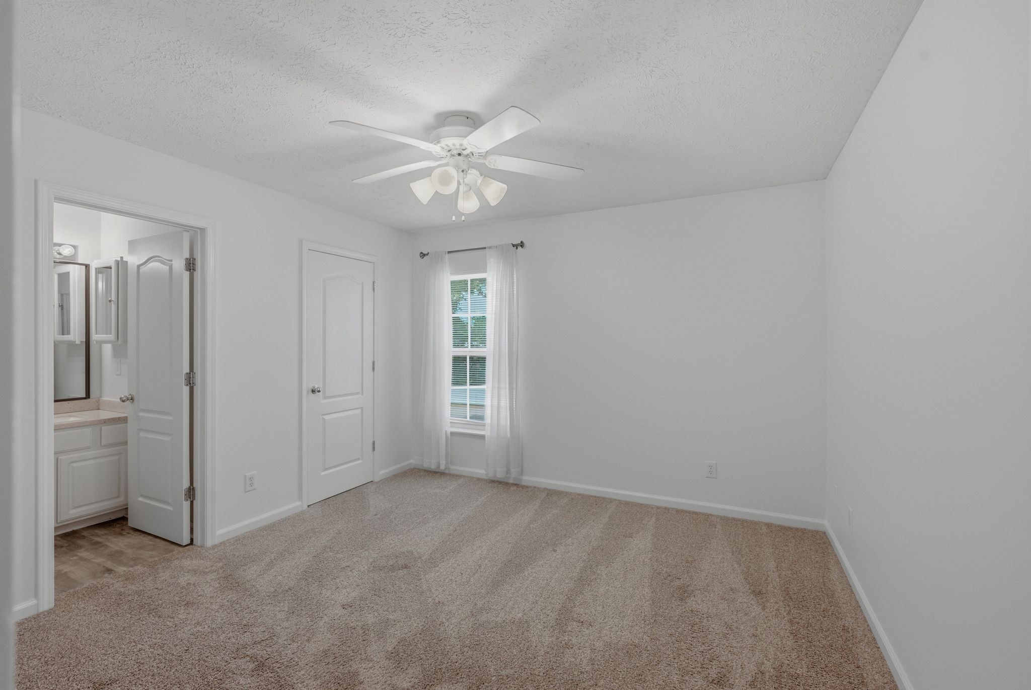 919 Seven Oaks Blvd