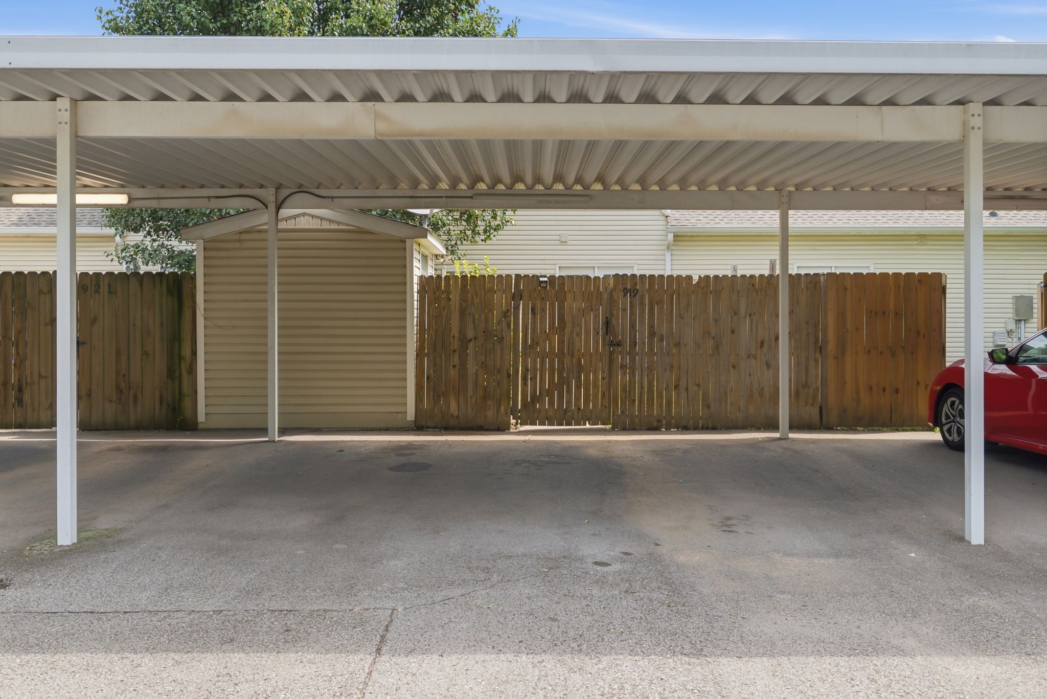 919 Seven Oaks Blvd