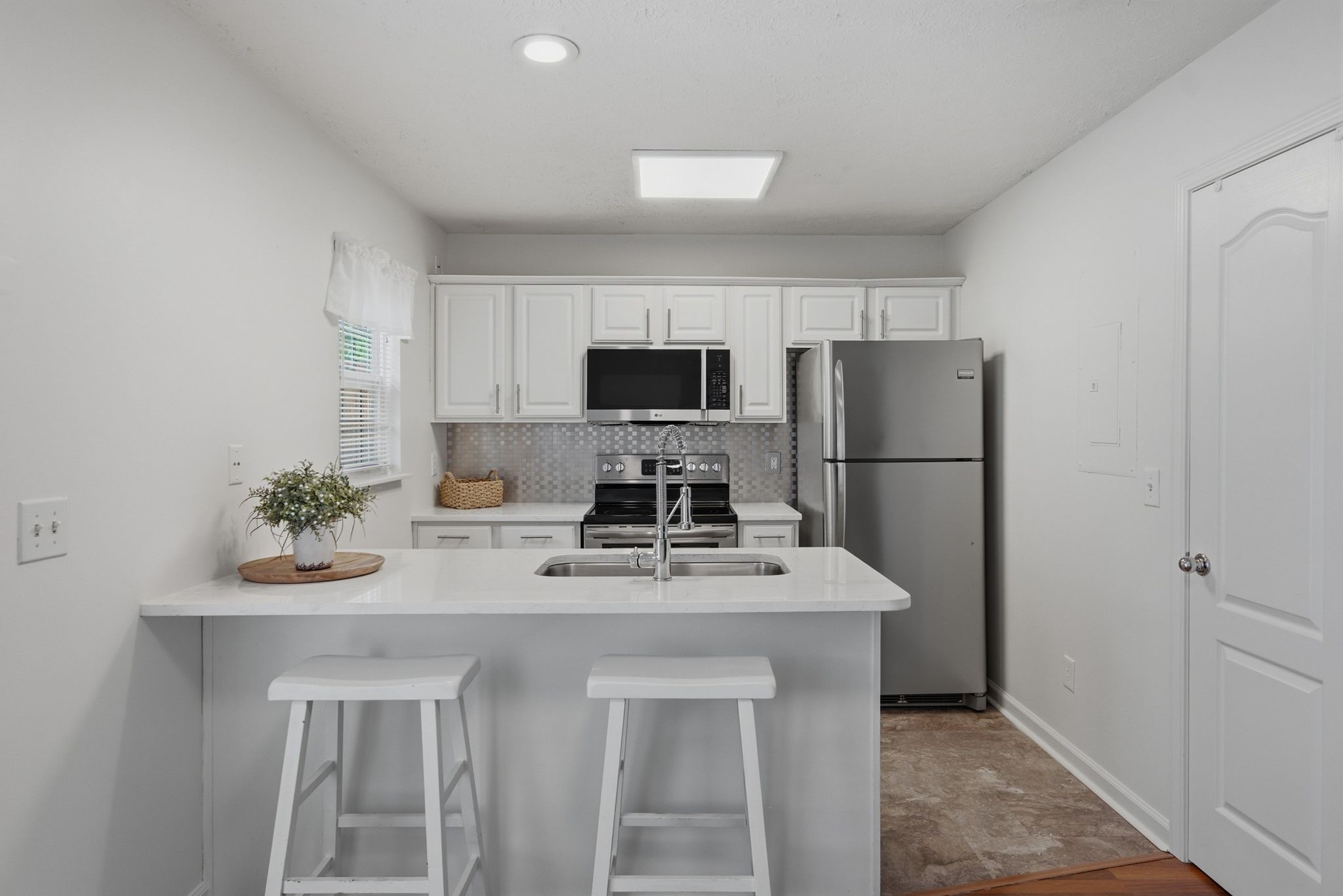 919 Seven Oaks Blvd