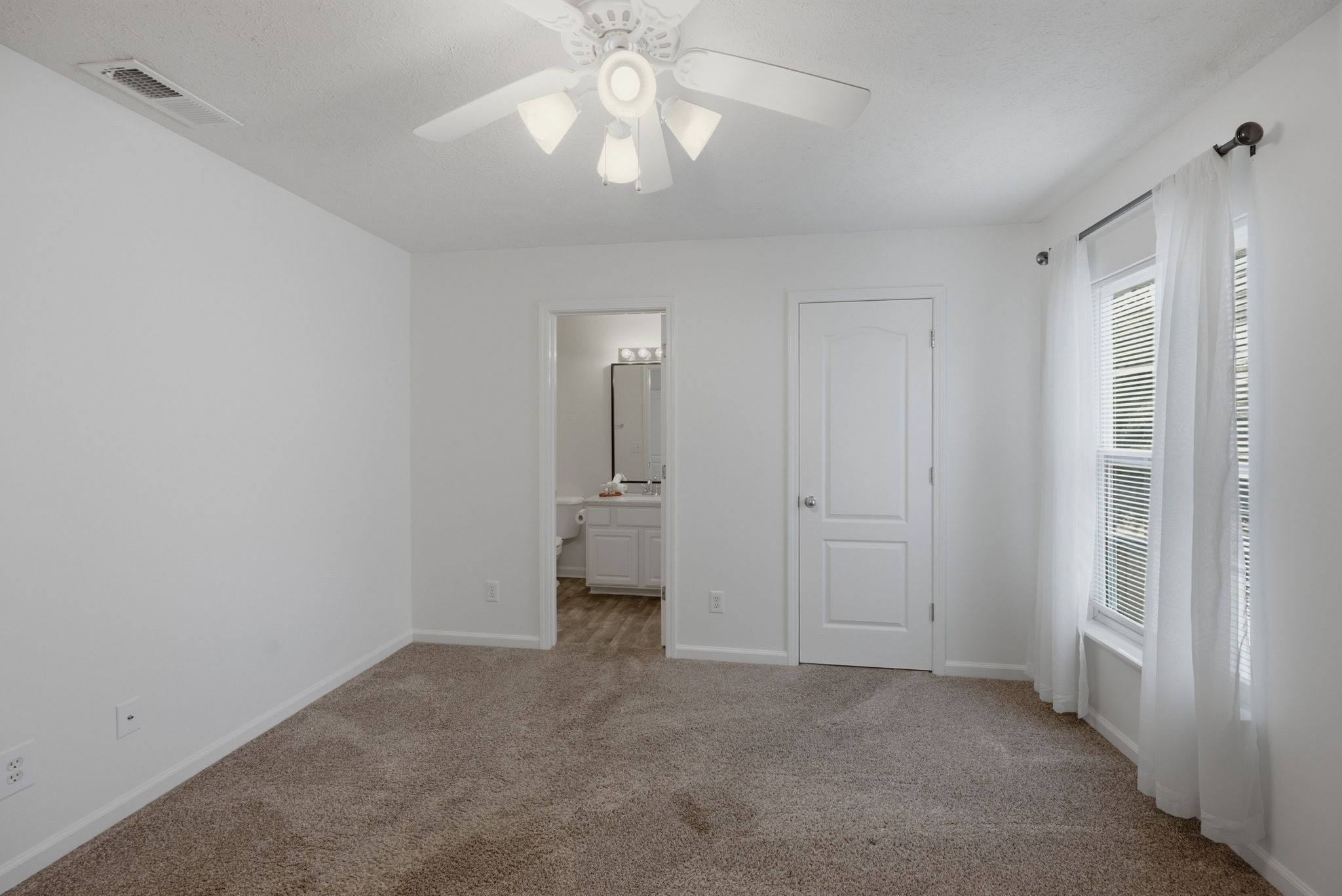 919 Seven Oaks Blvd
