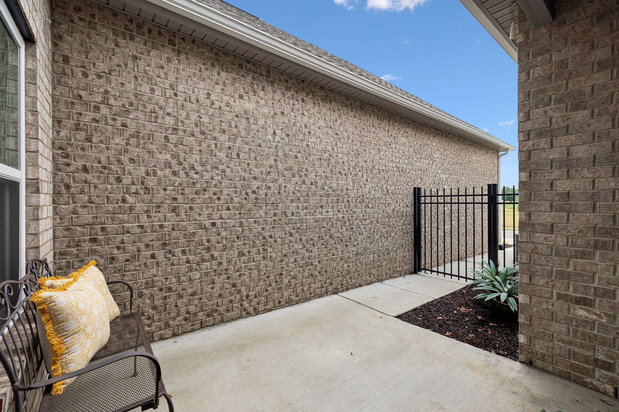 2330 Laurelstone Dr