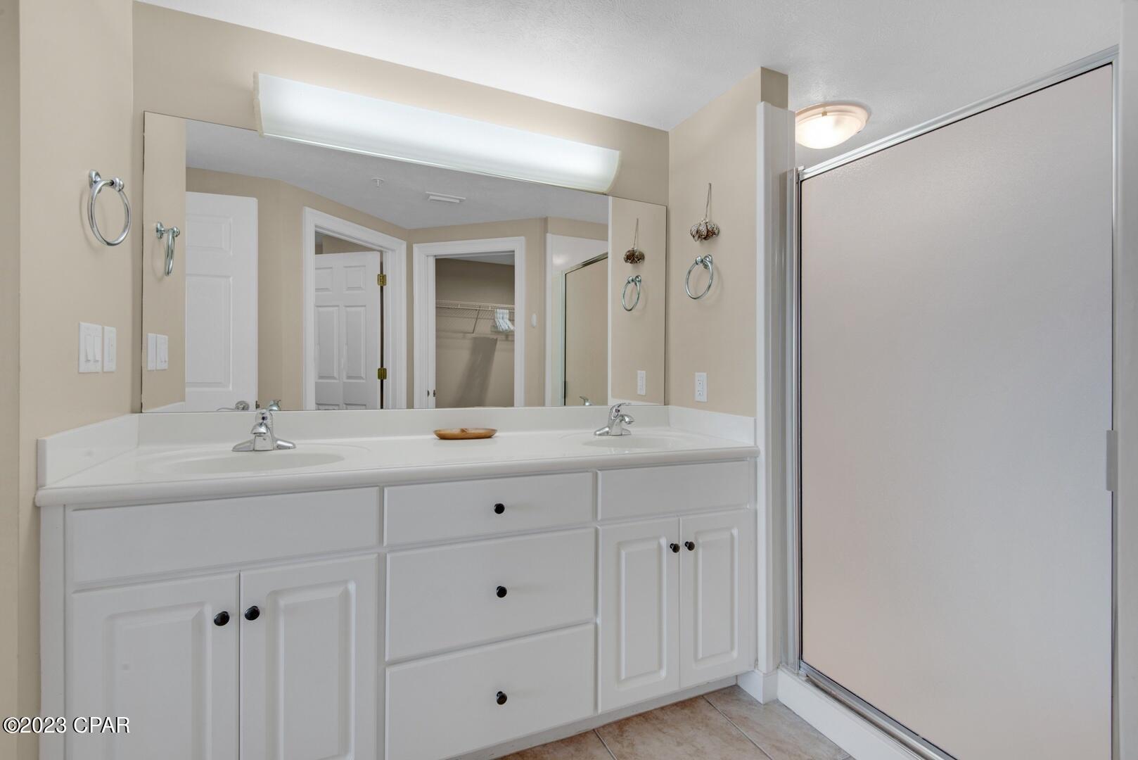 5004 Thomas Drive 906