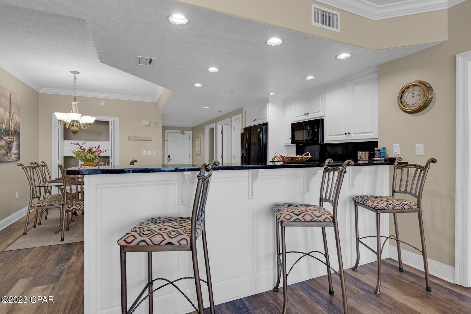 5004 Thomas Drive 906