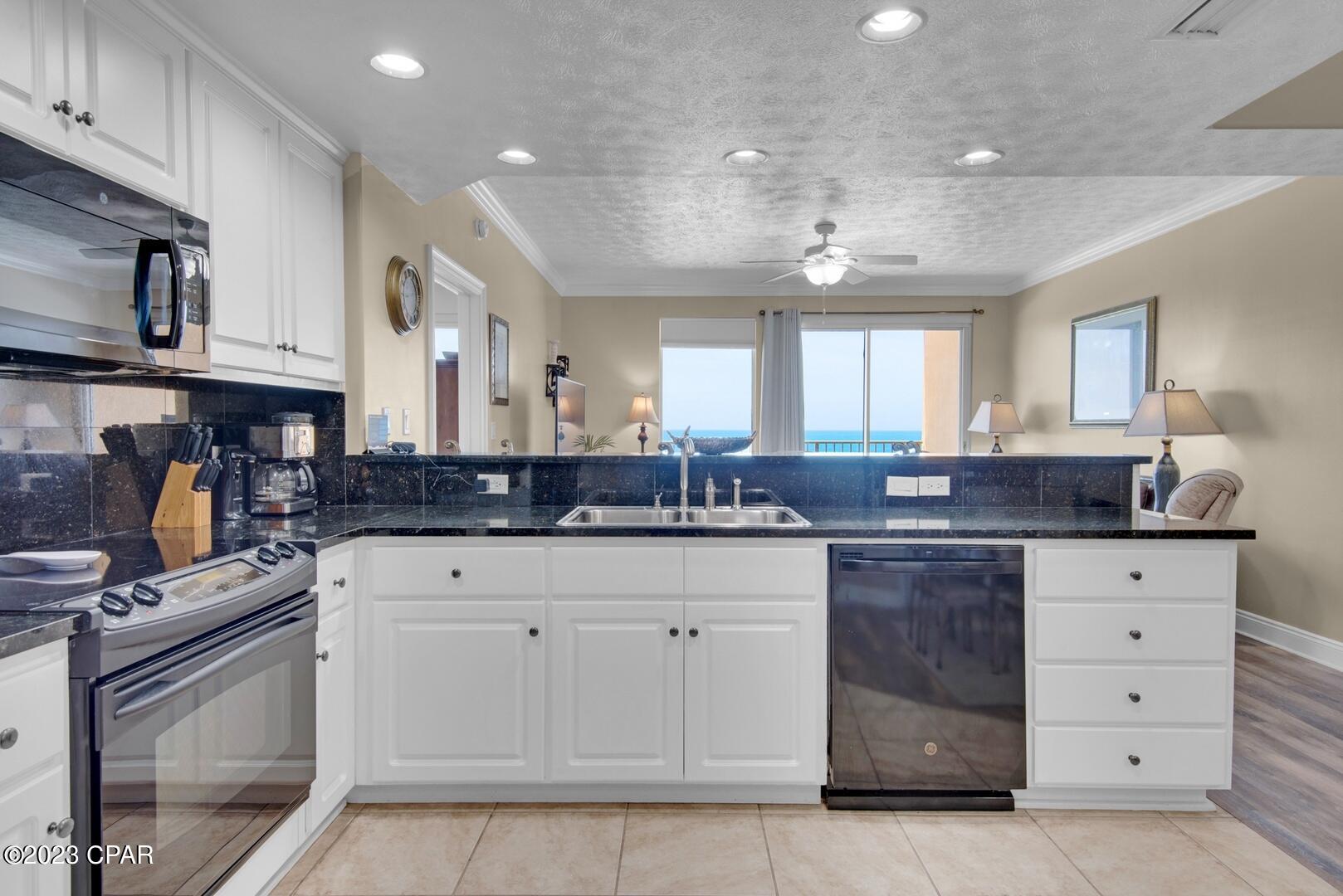 5004 Thomas Drive 906