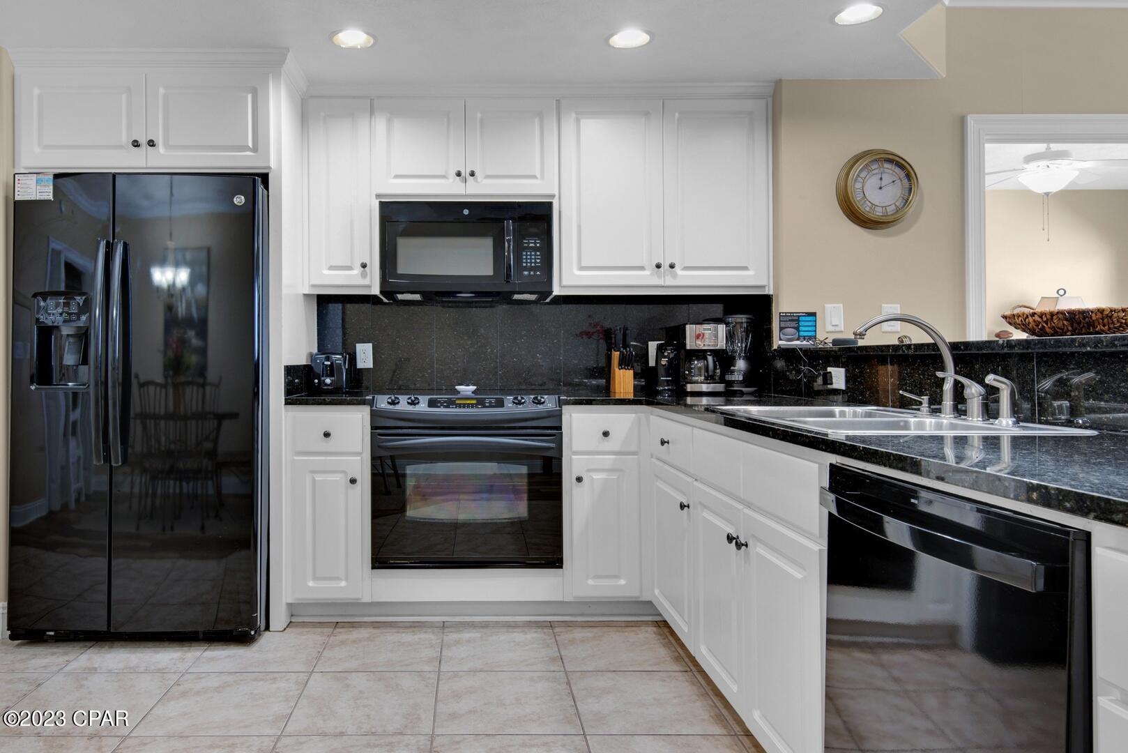 5004 Thomas Drive 906