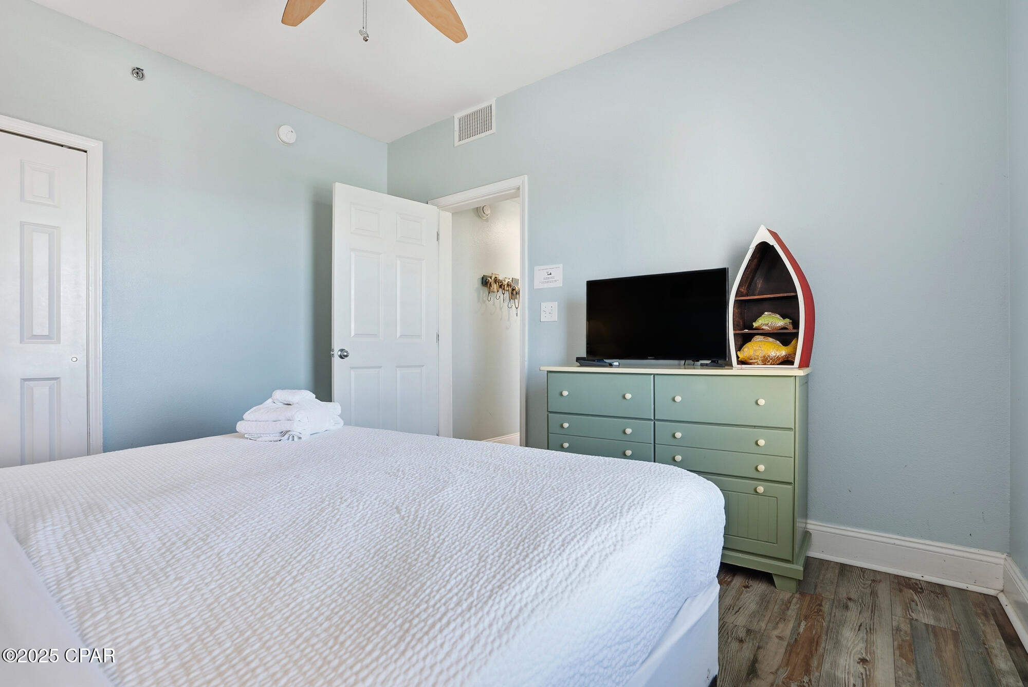 9902 S Thomas Drive 1832