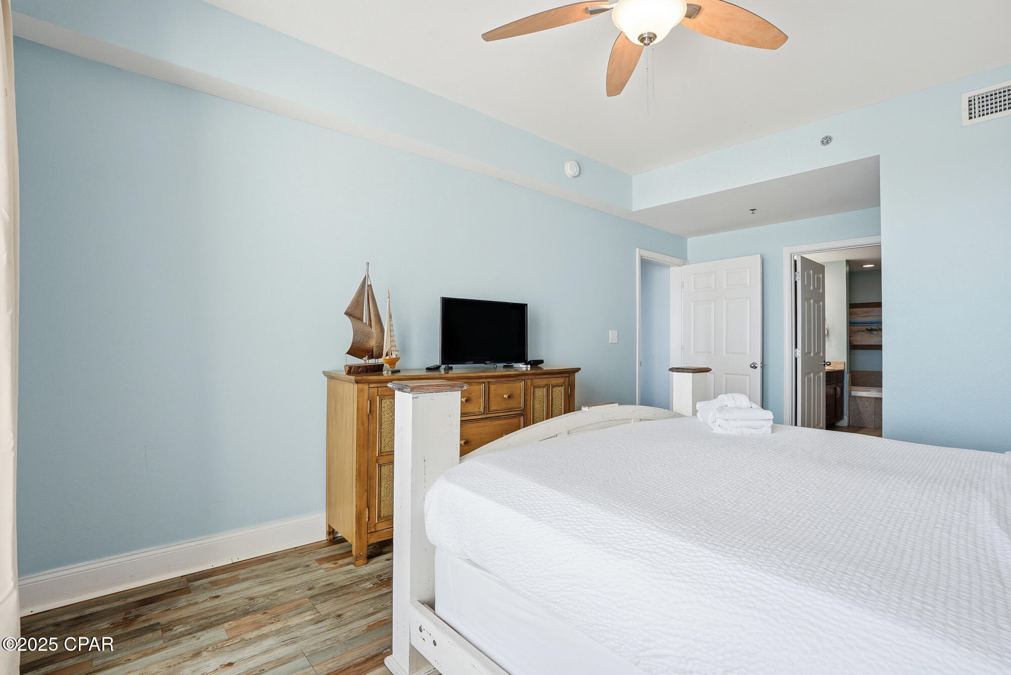 9902 S Thomas Drive 1832