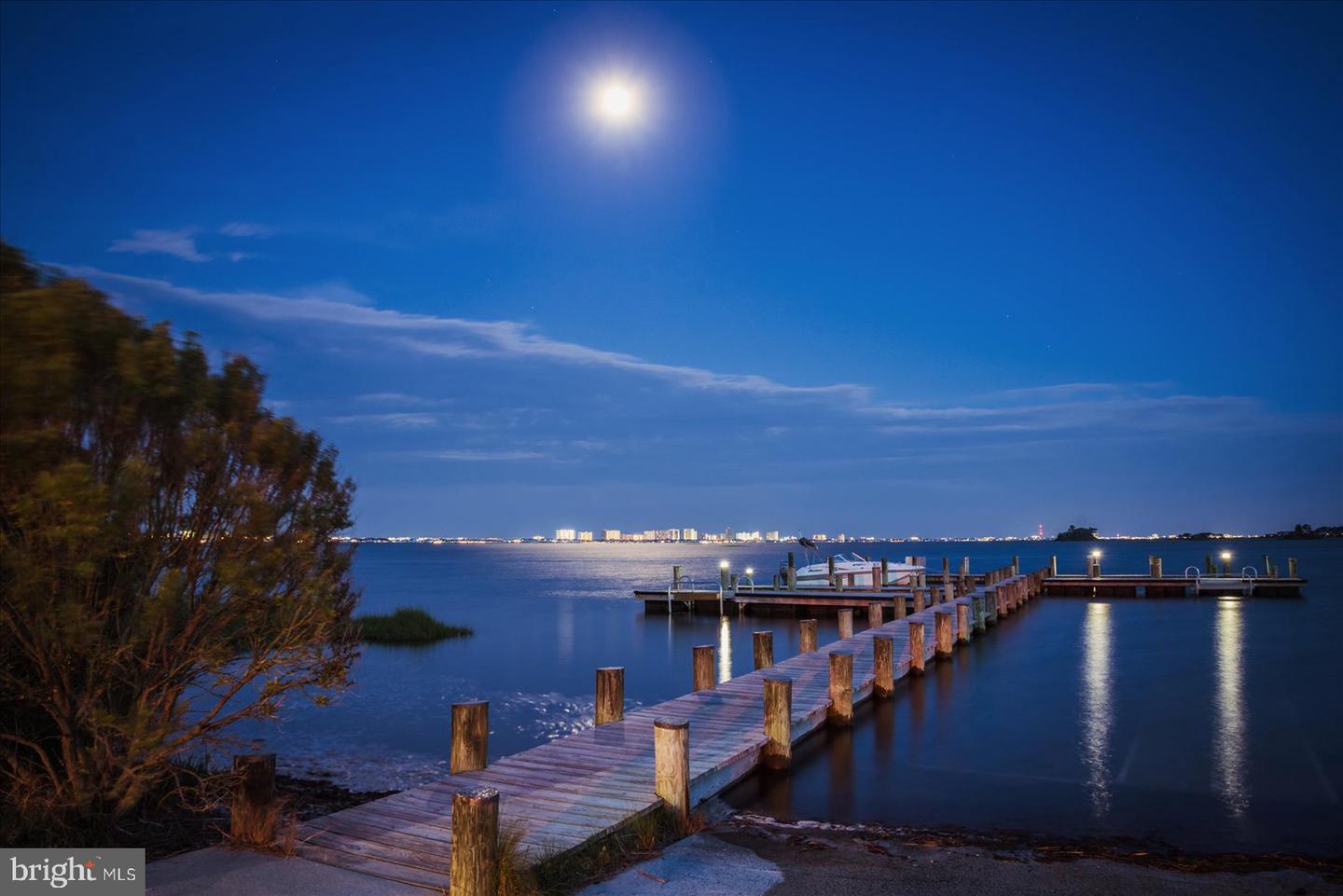 30302 Sea Watch Walk