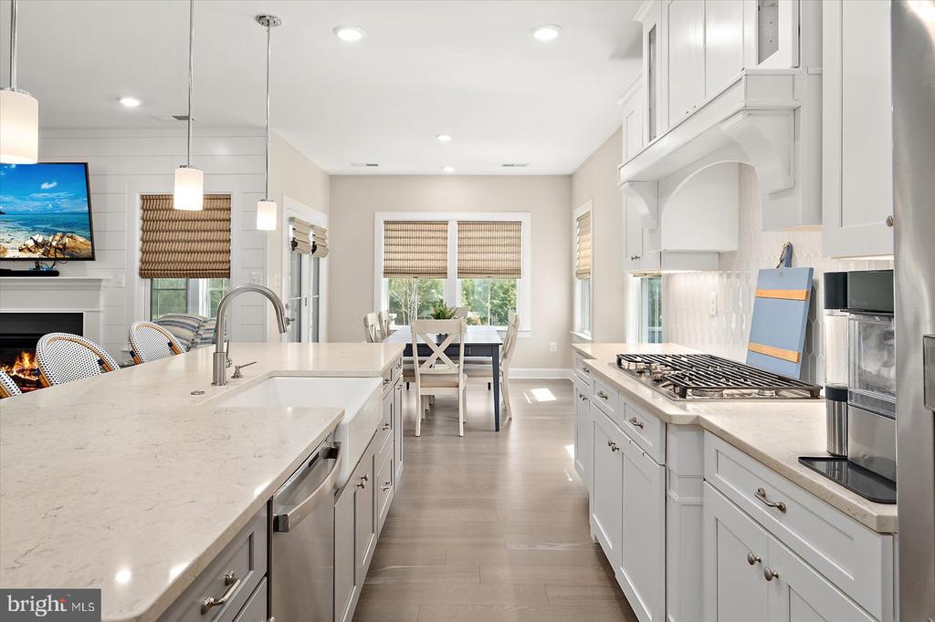 23054 BUTTERFLY COURT
