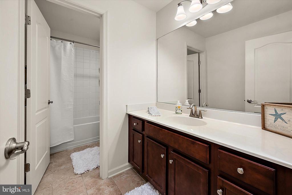 33281 LONE CEDAR LANDING
