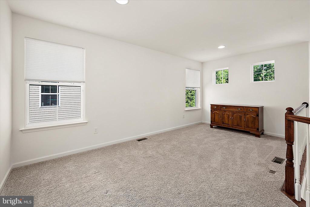 33281 LONE CEDAR LANDING