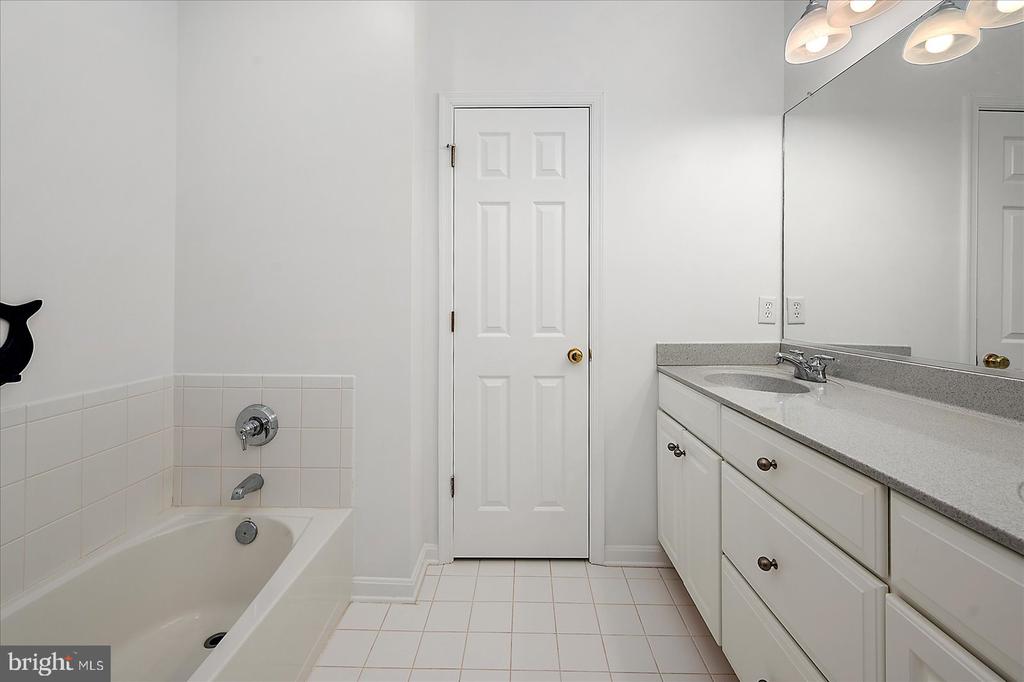 132 OCTOBER GLORY AVENUE Unit: B