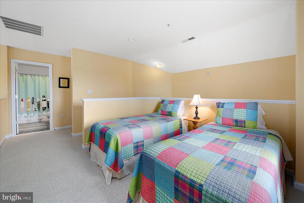 132 OCTOBER GLORY AVENUE Unit: B