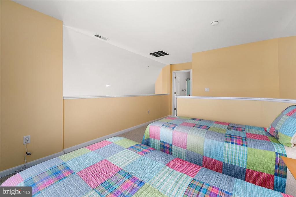 132 OCTOBER GLORY AVENUE Unit: B