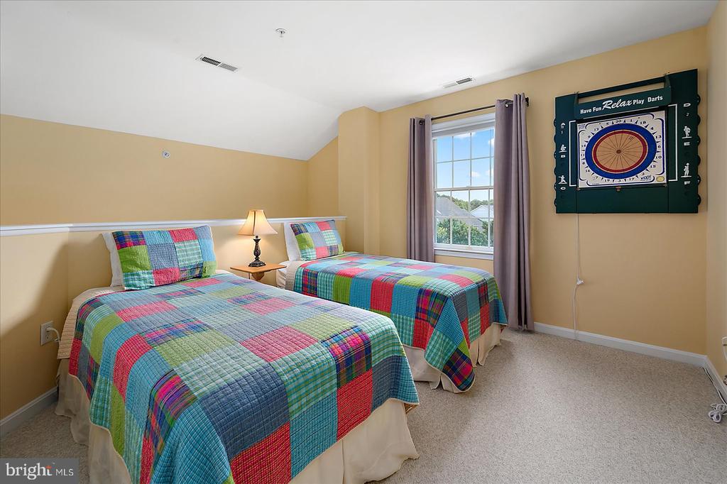 132 OCTOBER GLORY AVENUE Unit: B