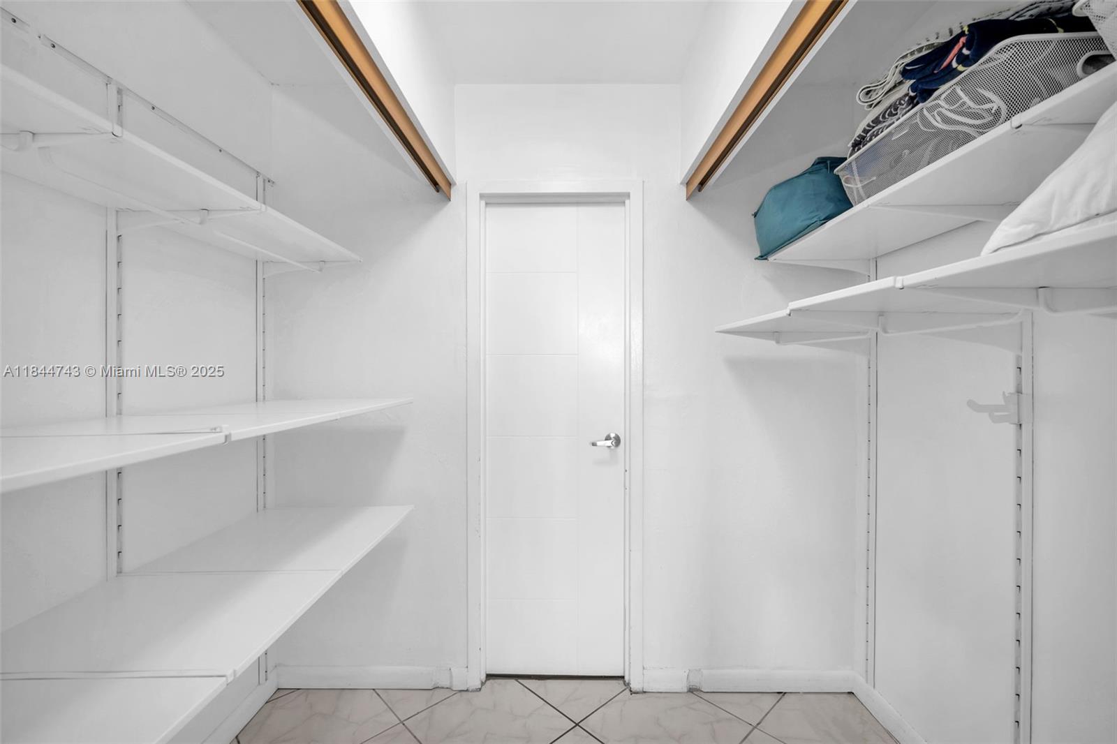 2450 NE 135th St # 401