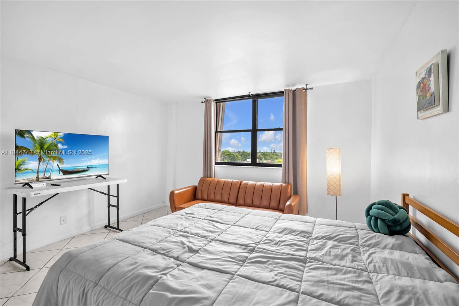 2450 NE 135th St # 401