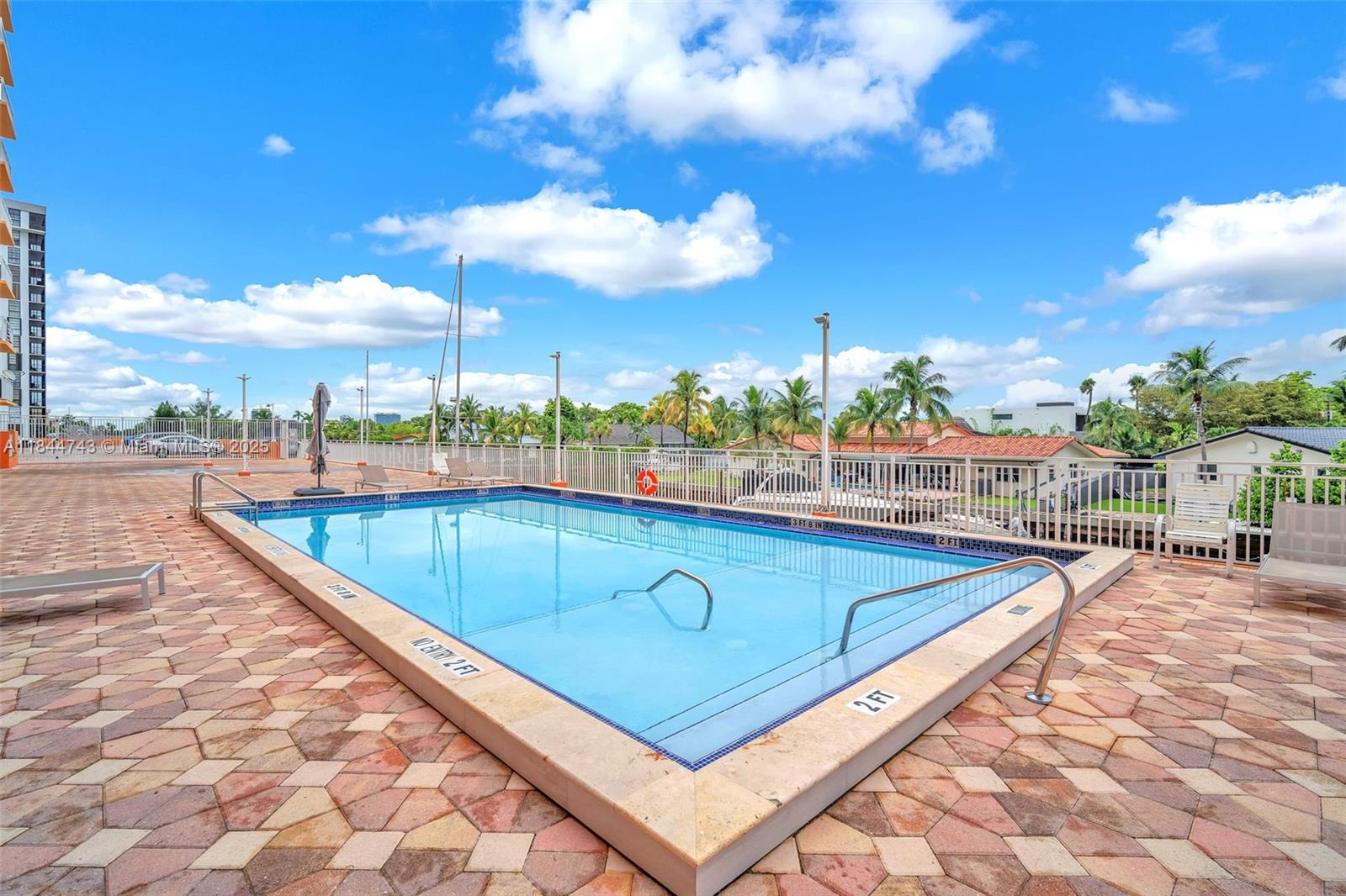 2450 NE 135th St # 401