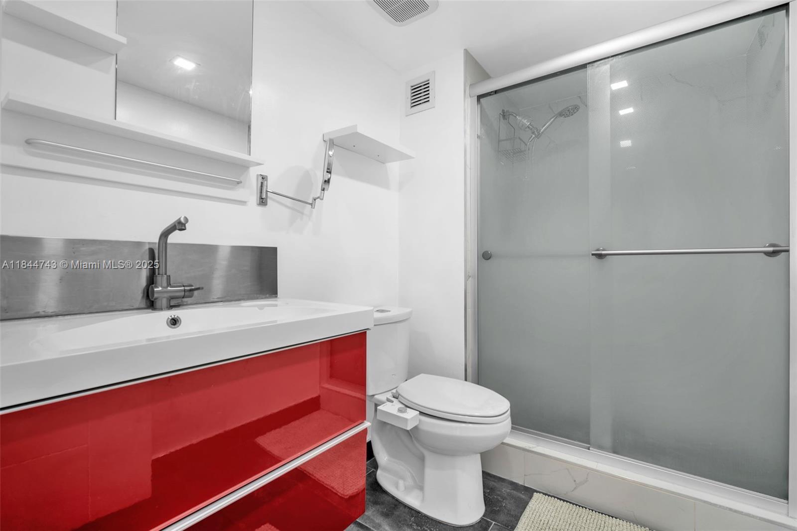 2450 NE 135th St # 401