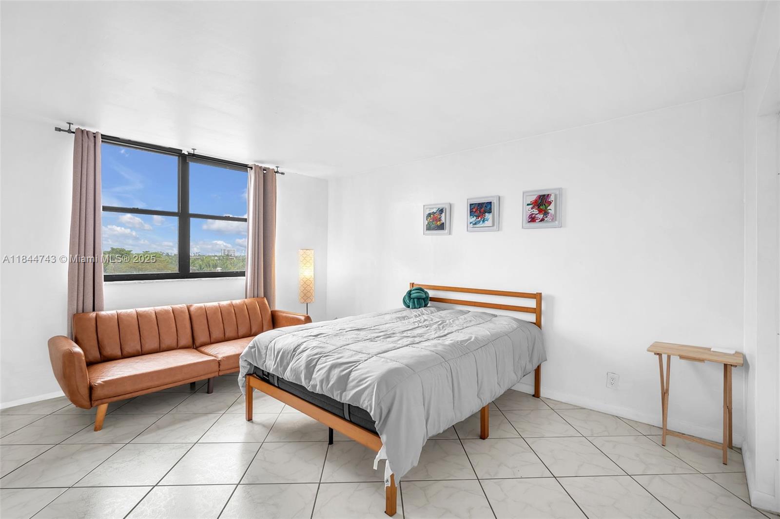 2450 NE 135th St # 401