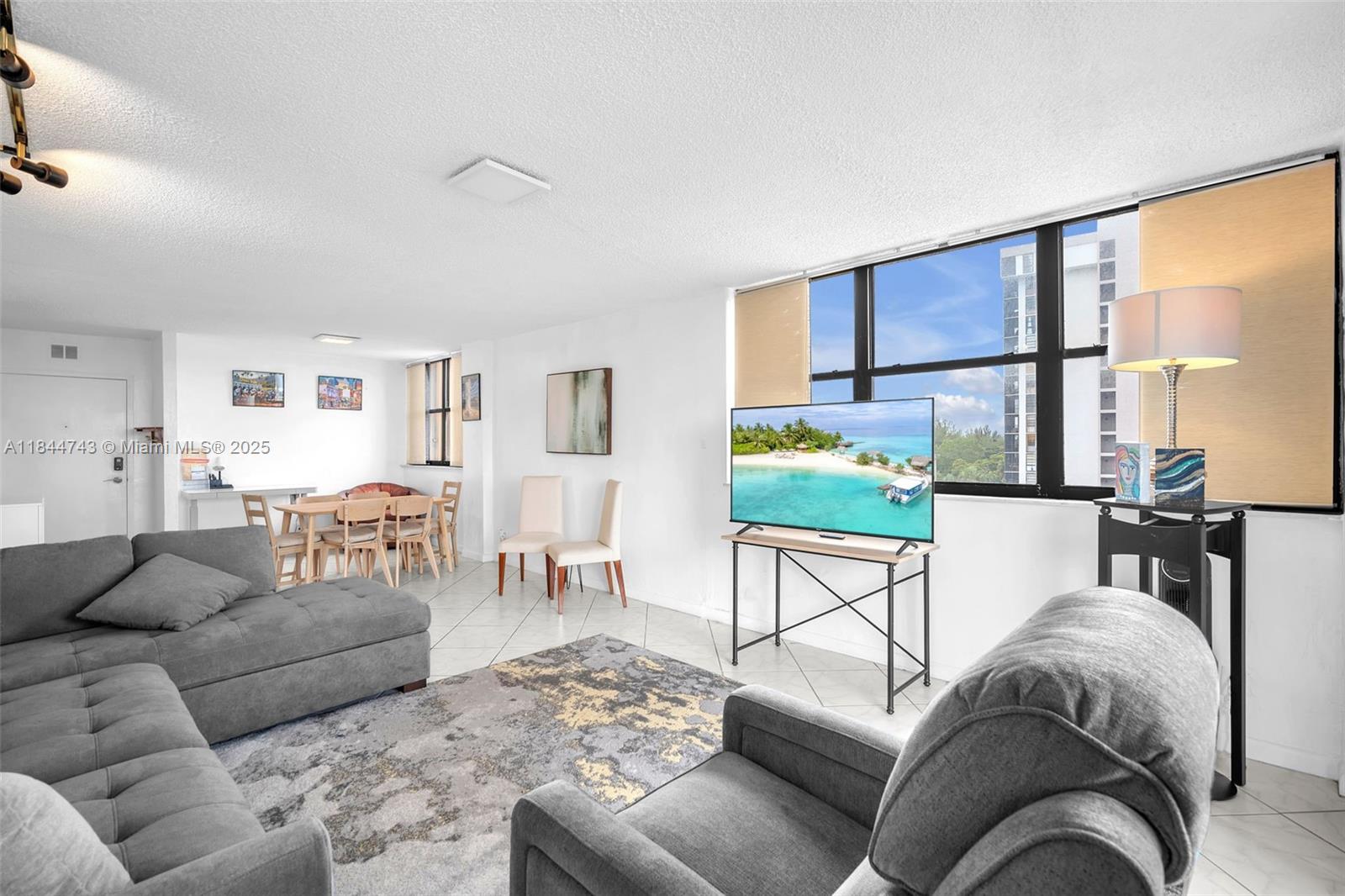 2450 NE 135th St # 401