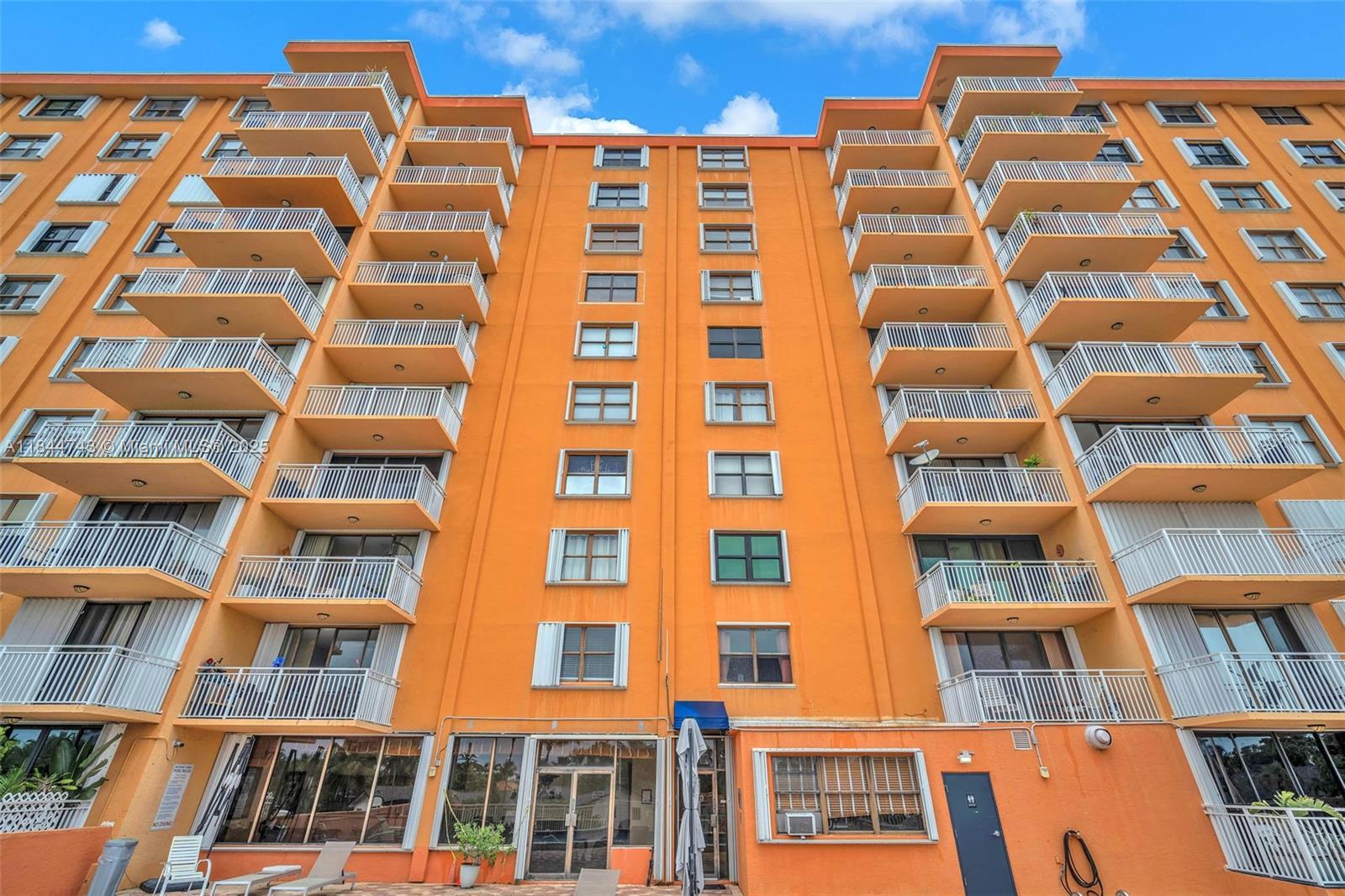 2450 NE 135th St # 401