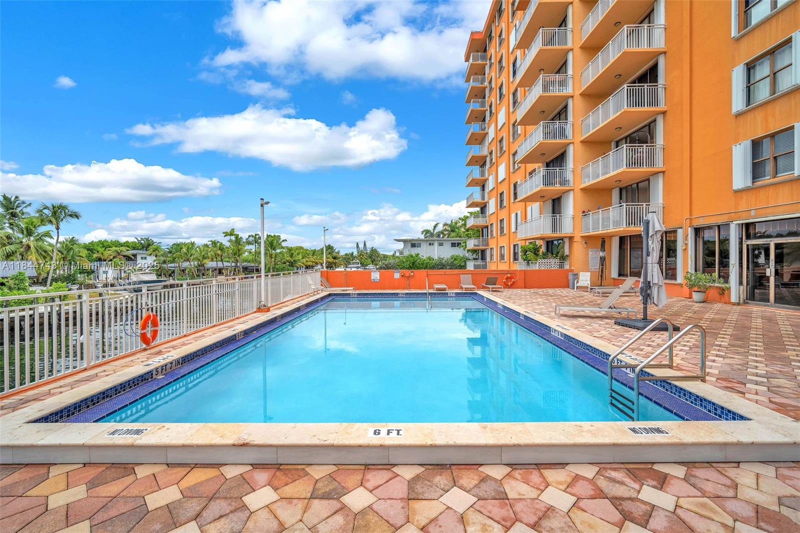 2450 NE 135th St # 401