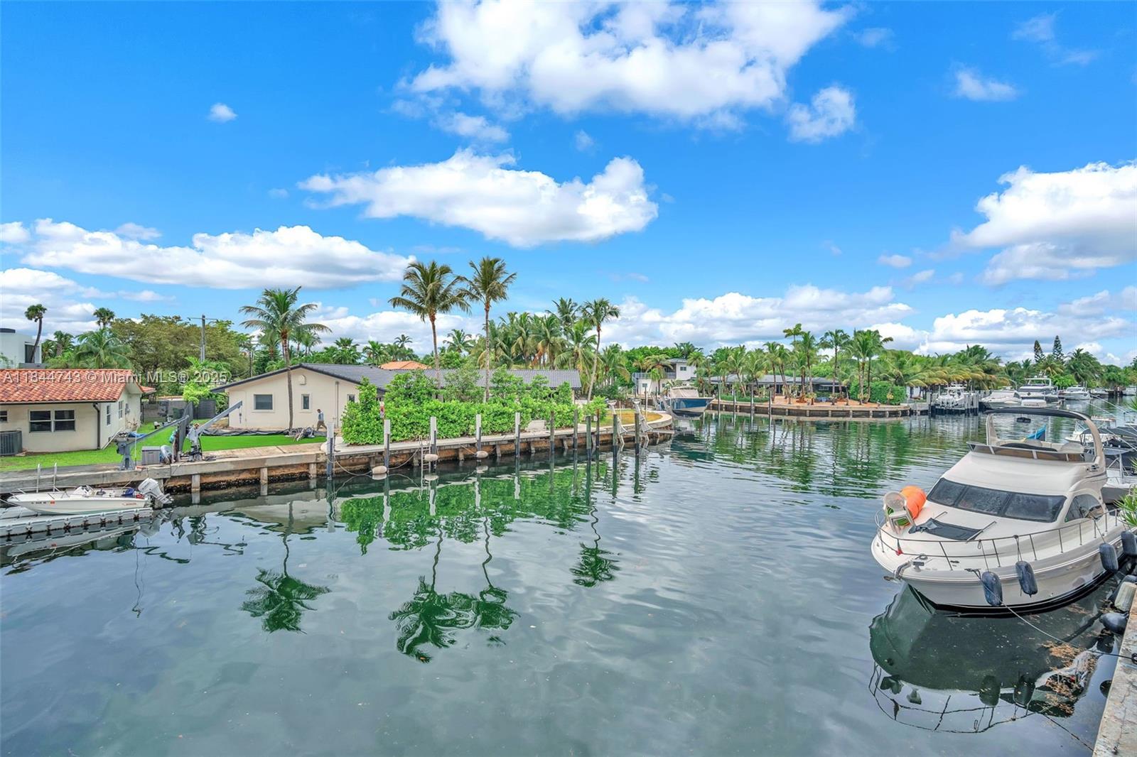 2450 NE 135th St # 401